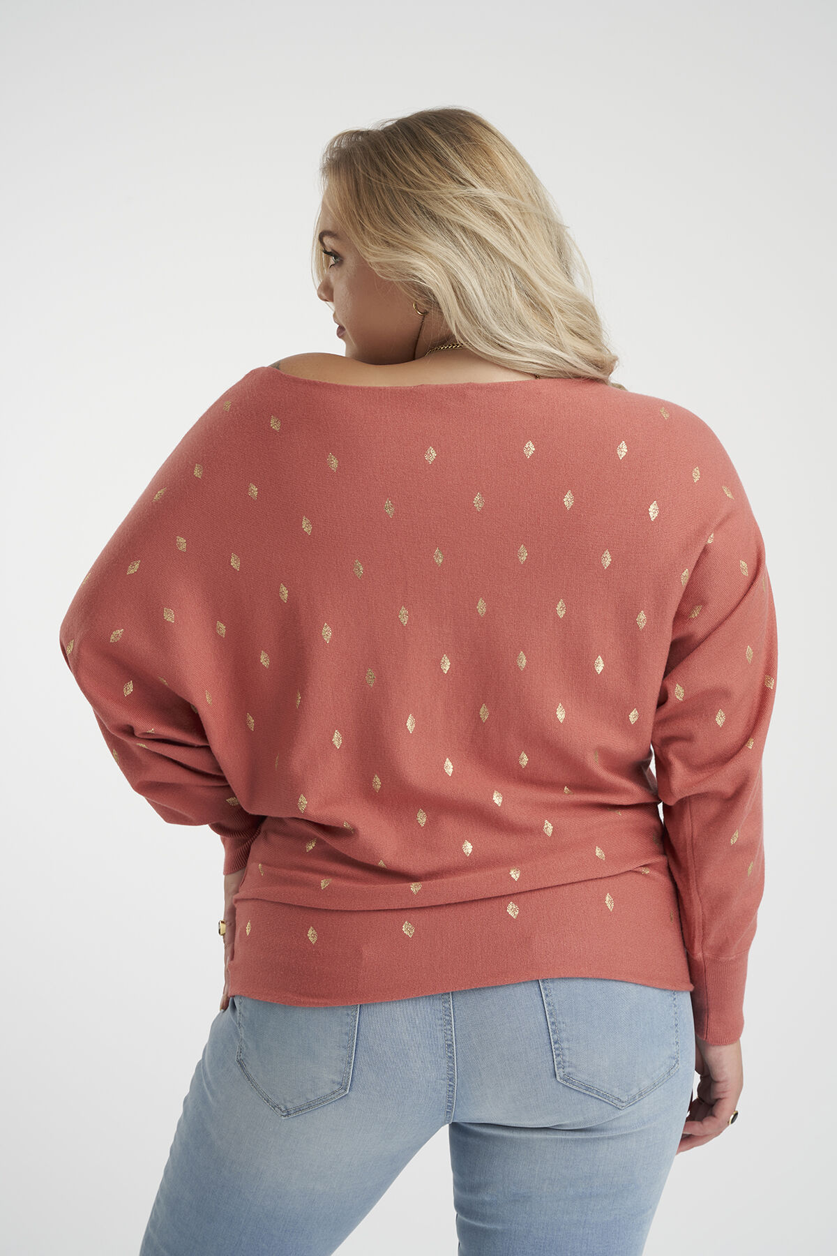 Su&eacute;ter con cuello barco image number 3