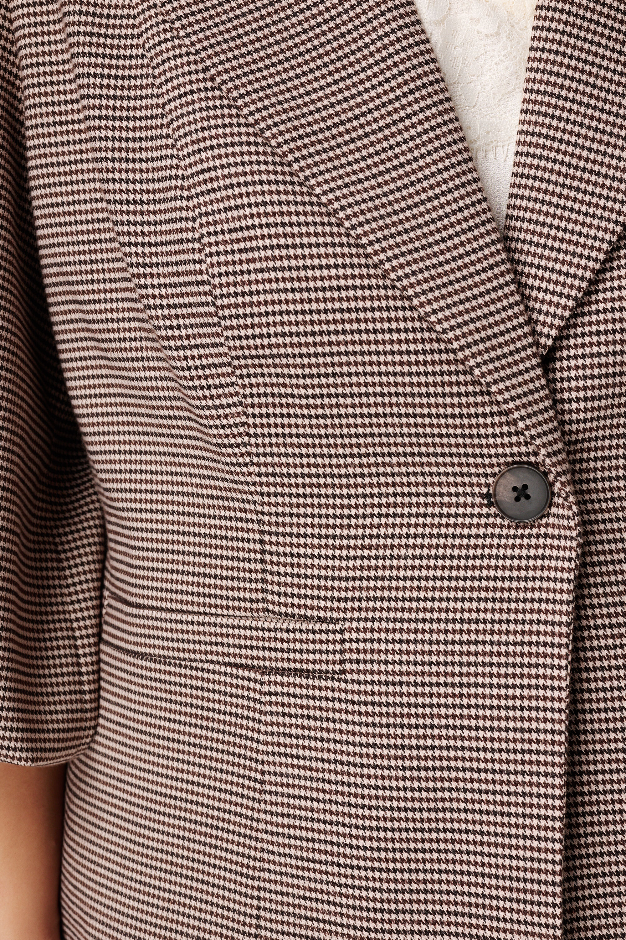 Blazer a cuadros con mangas abullonadas image number 4