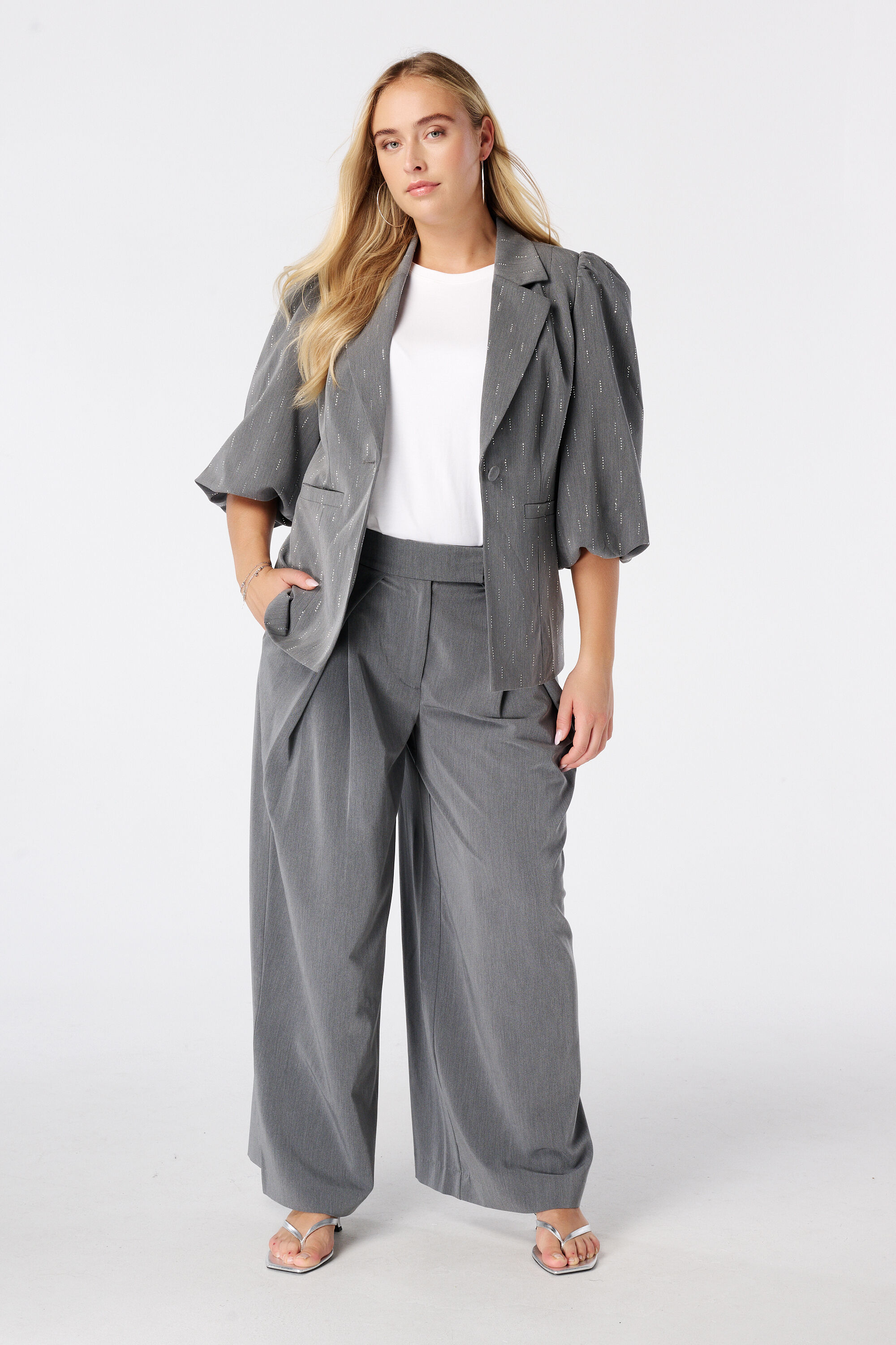 Pantal&oacute;n de pernera ancha con pliegues