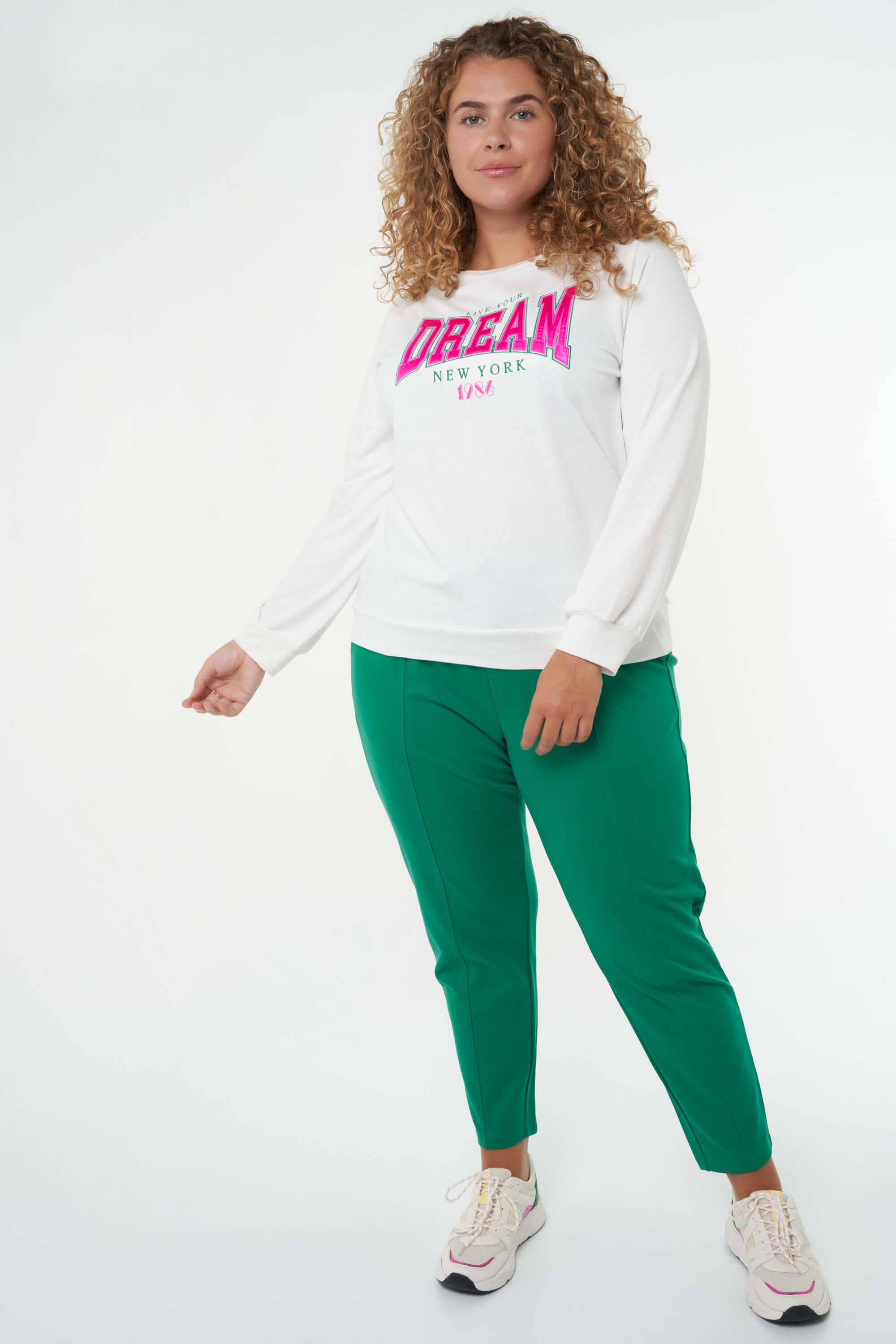 Su&eacute;ter con texto image number 6