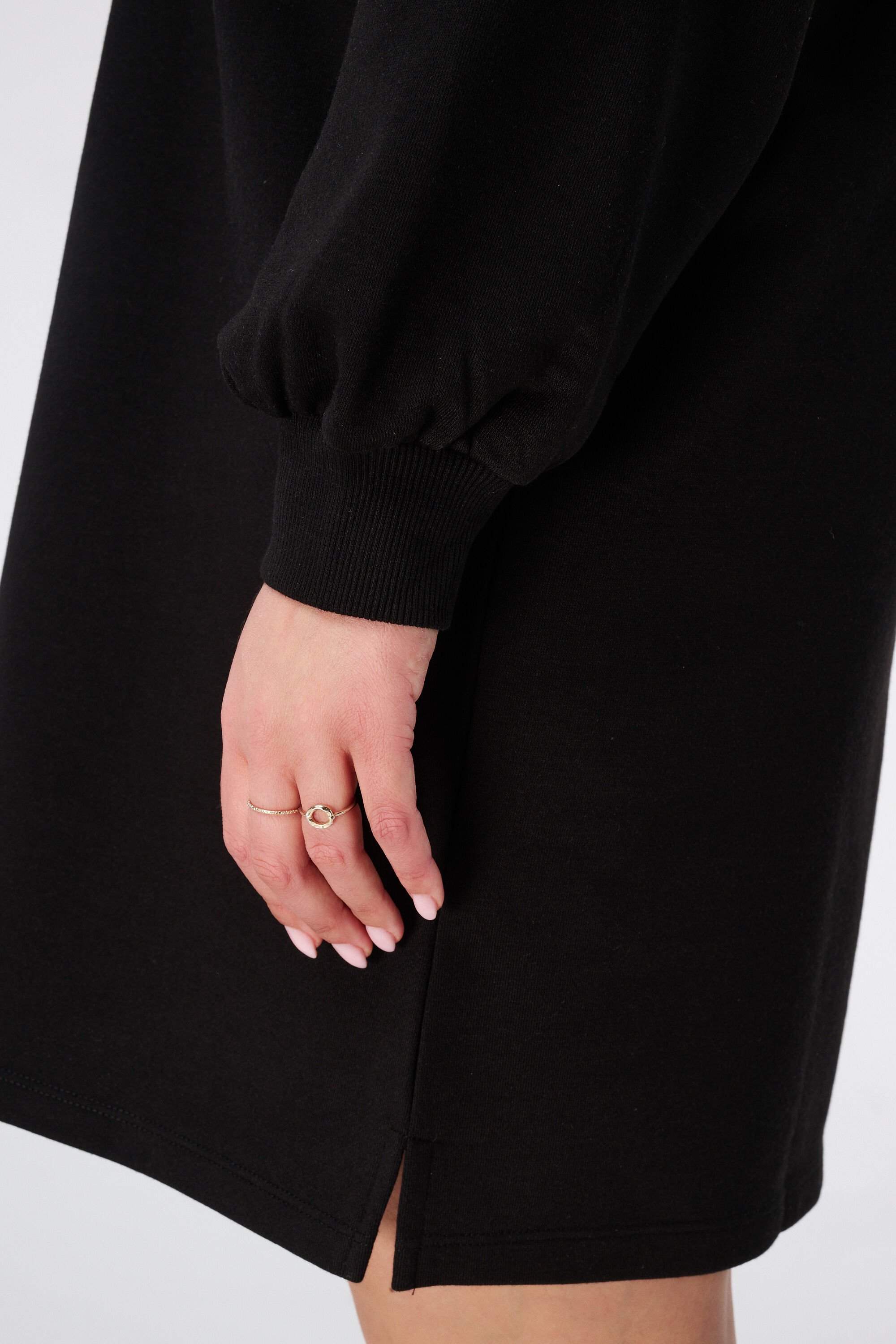 Vestido su&eacute;ter de corte holgado con texto como detalle image number 5