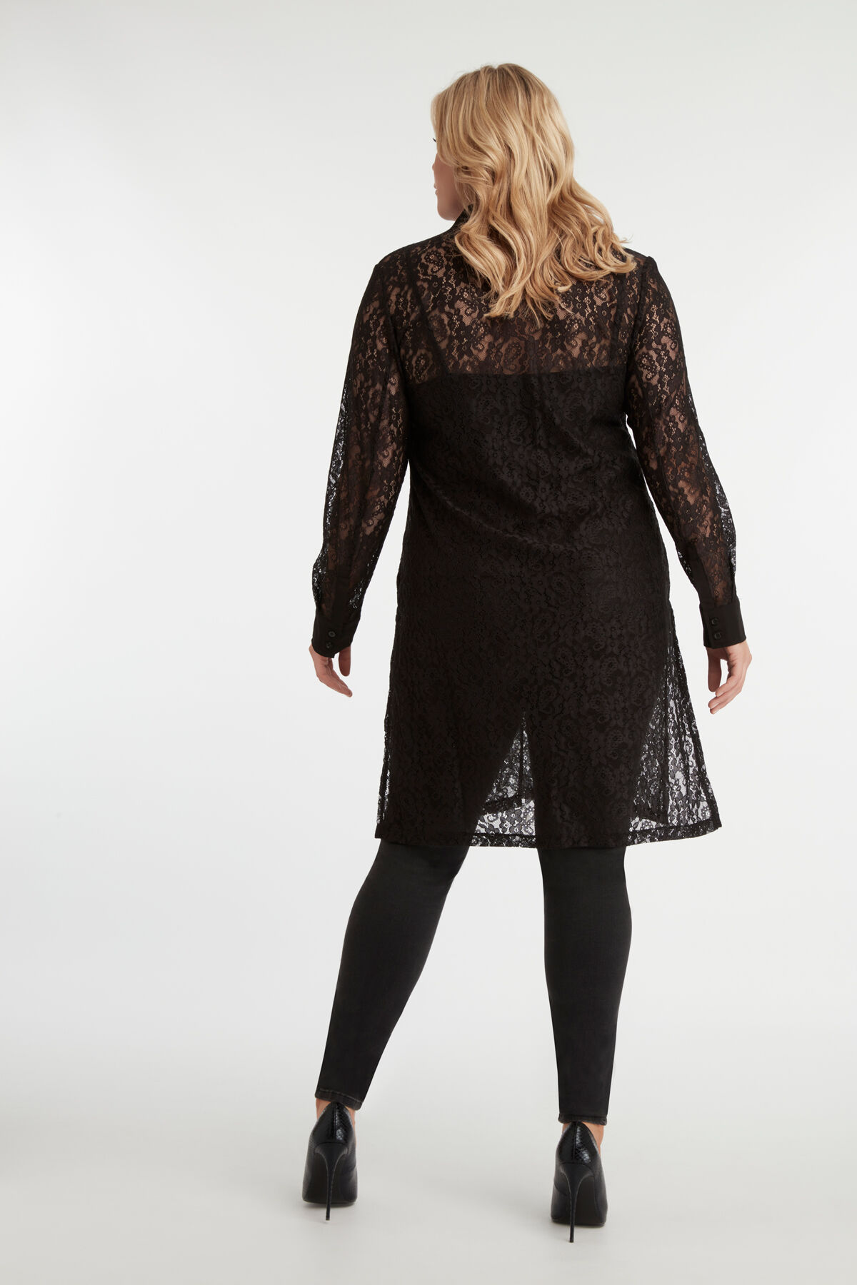 Blusa larga de encaje image number 3