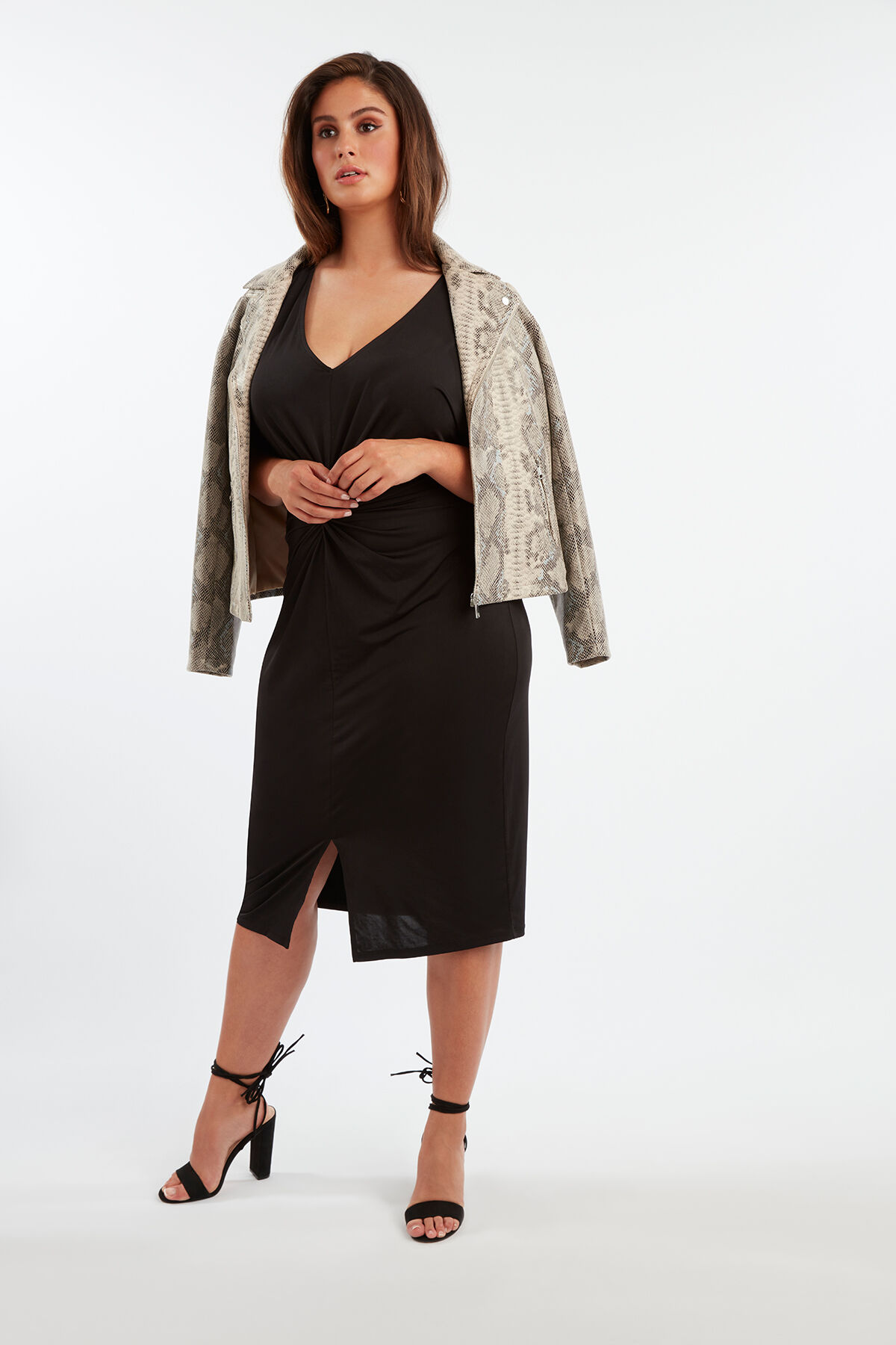 Vestido con cuello de pico image number 6