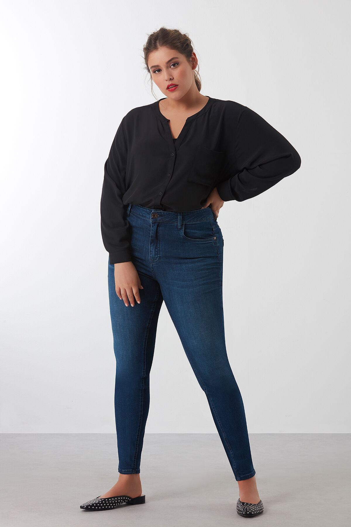 VAQUEROS DE TALLE ALTO superajustados image number 4