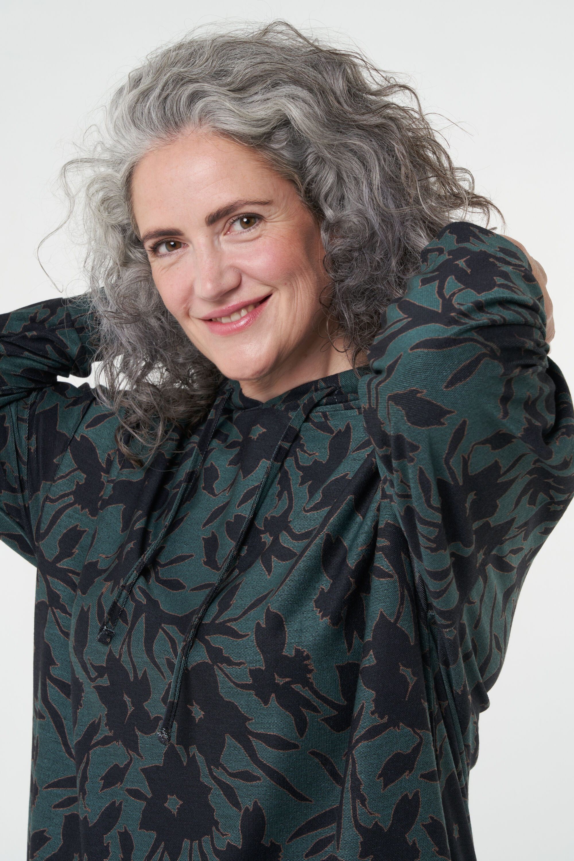 Vestido su&eacute;ter con capucha image number 0