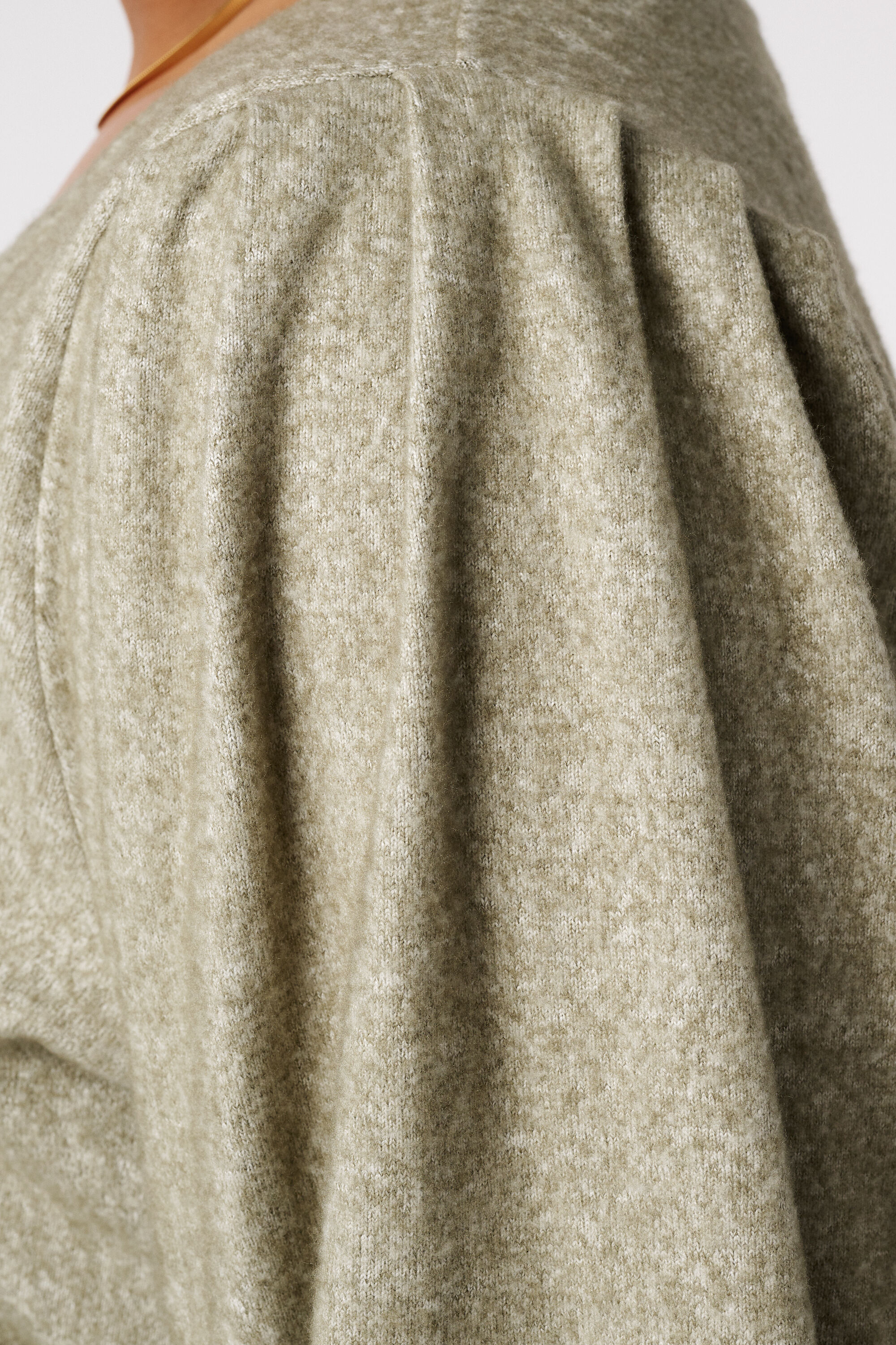 Jersey de punto fino con mangas abullonadas image number 6