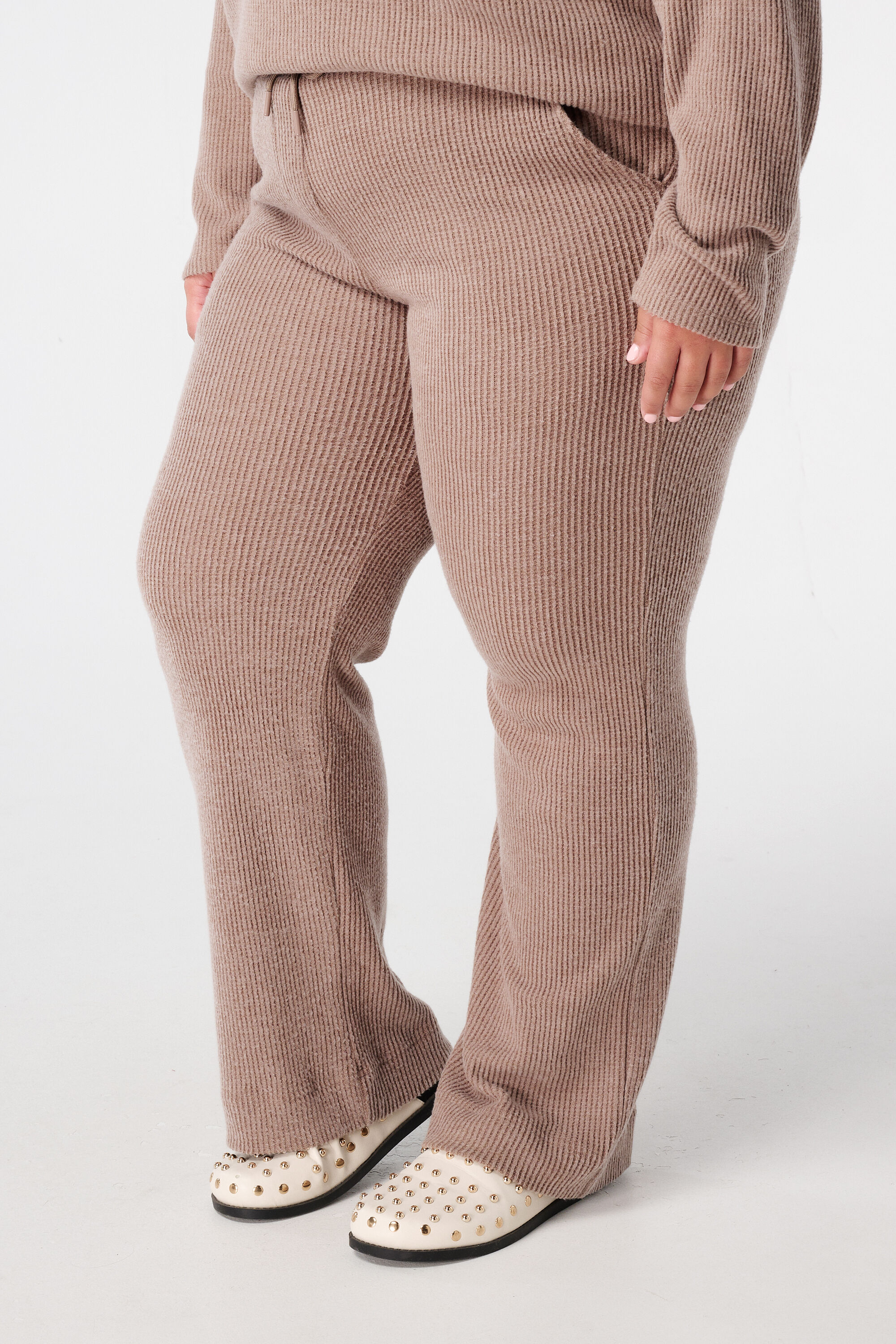 Pantalones rectos con cintura el&aacute;stica image number 5