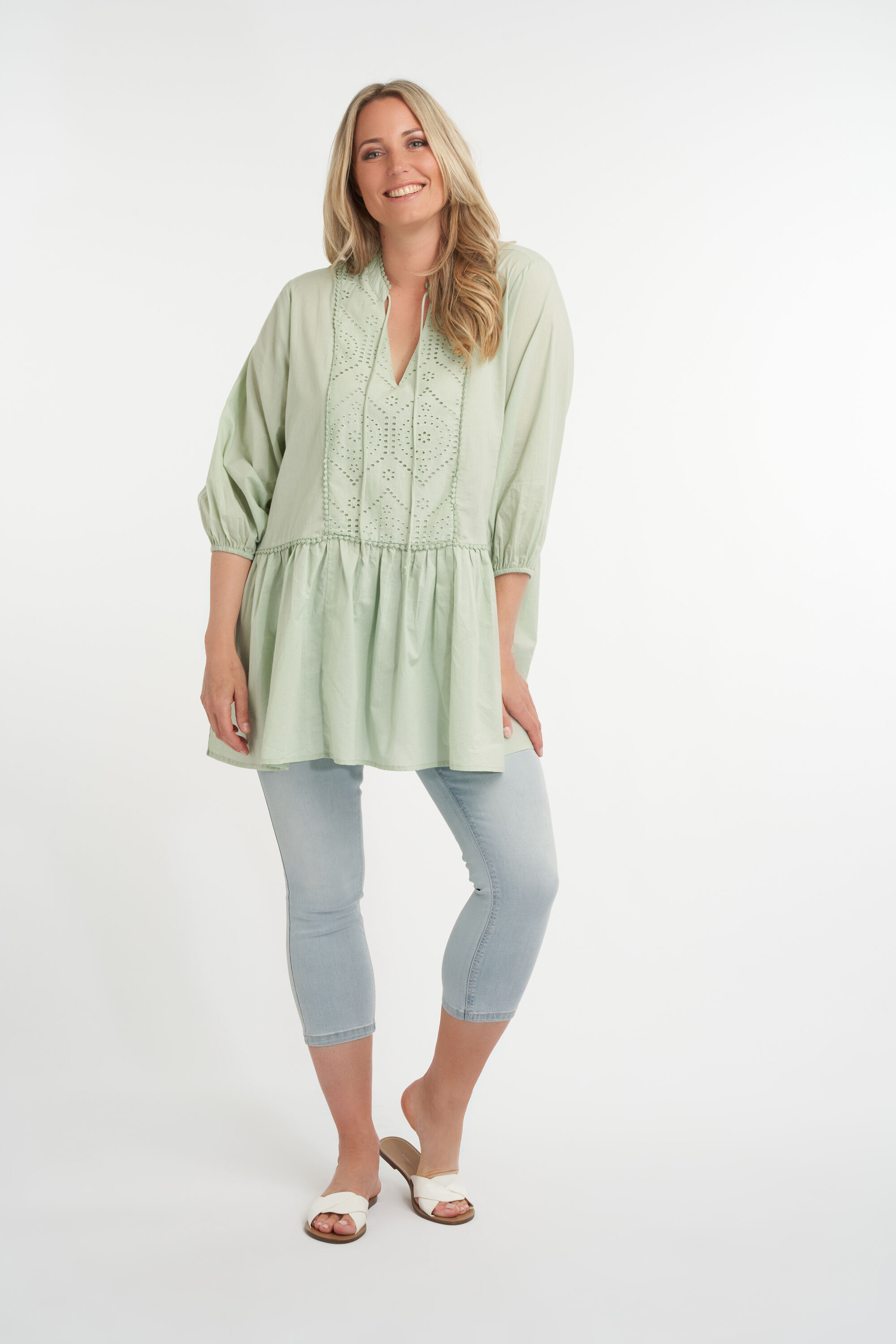 Blusa con volantes image number 4