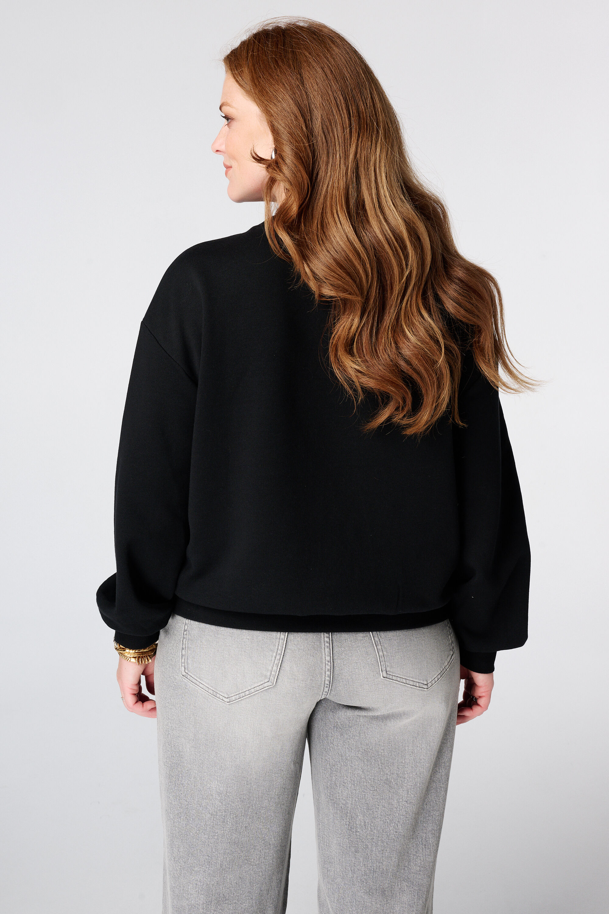 Sudadera con bordado image number 3