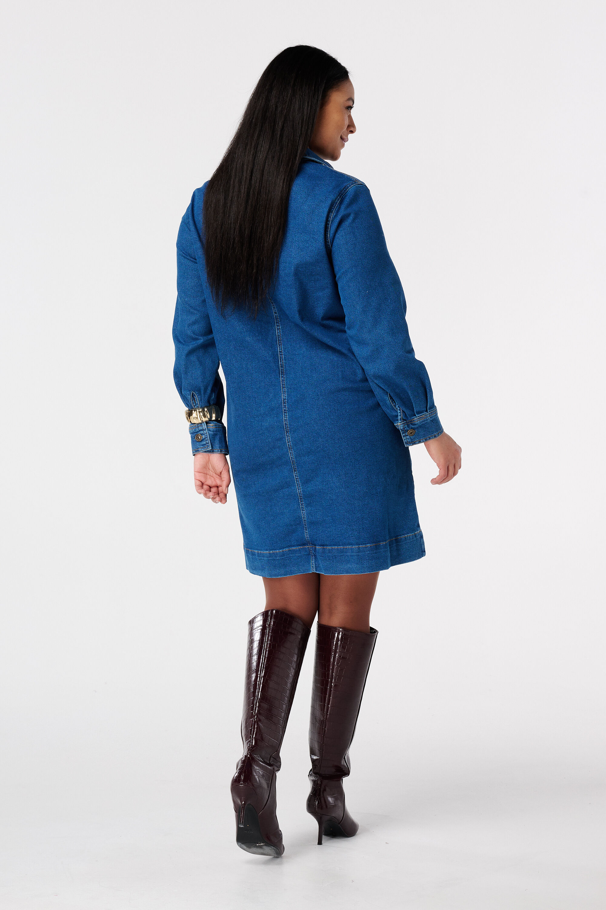 Vestido vaquero con escote en V image number 3