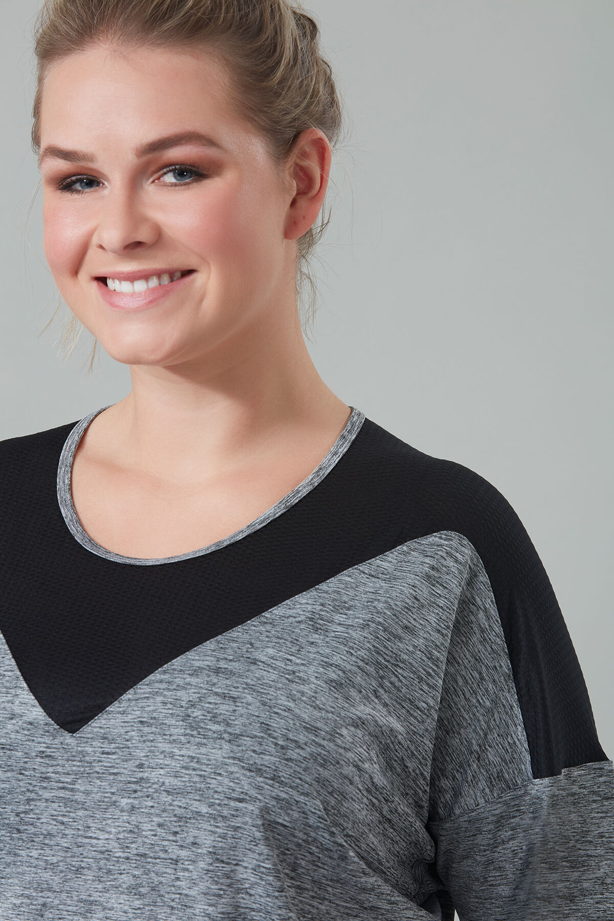 Top deportivo con mangas de mariposa image number 3