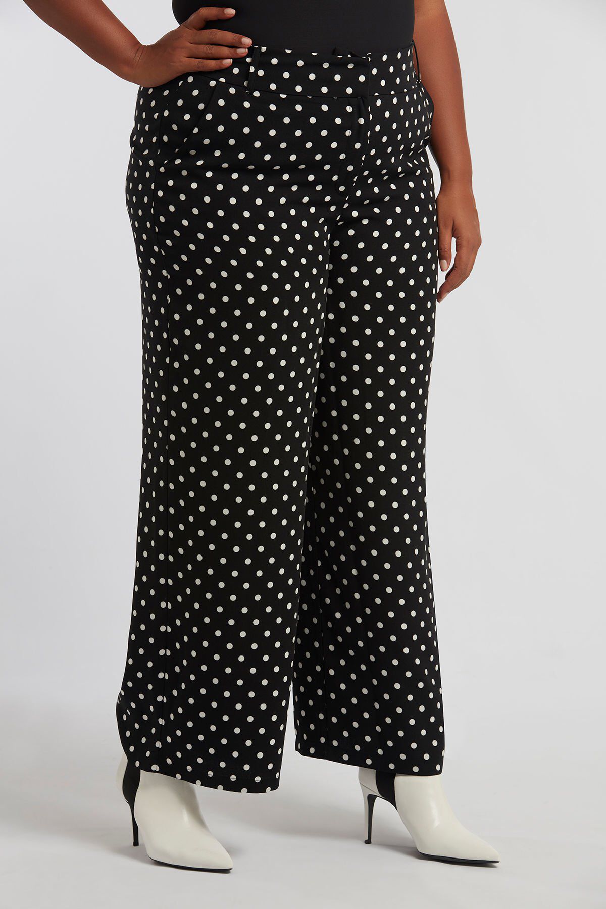 Pantalones palazzo de lunares image number 4