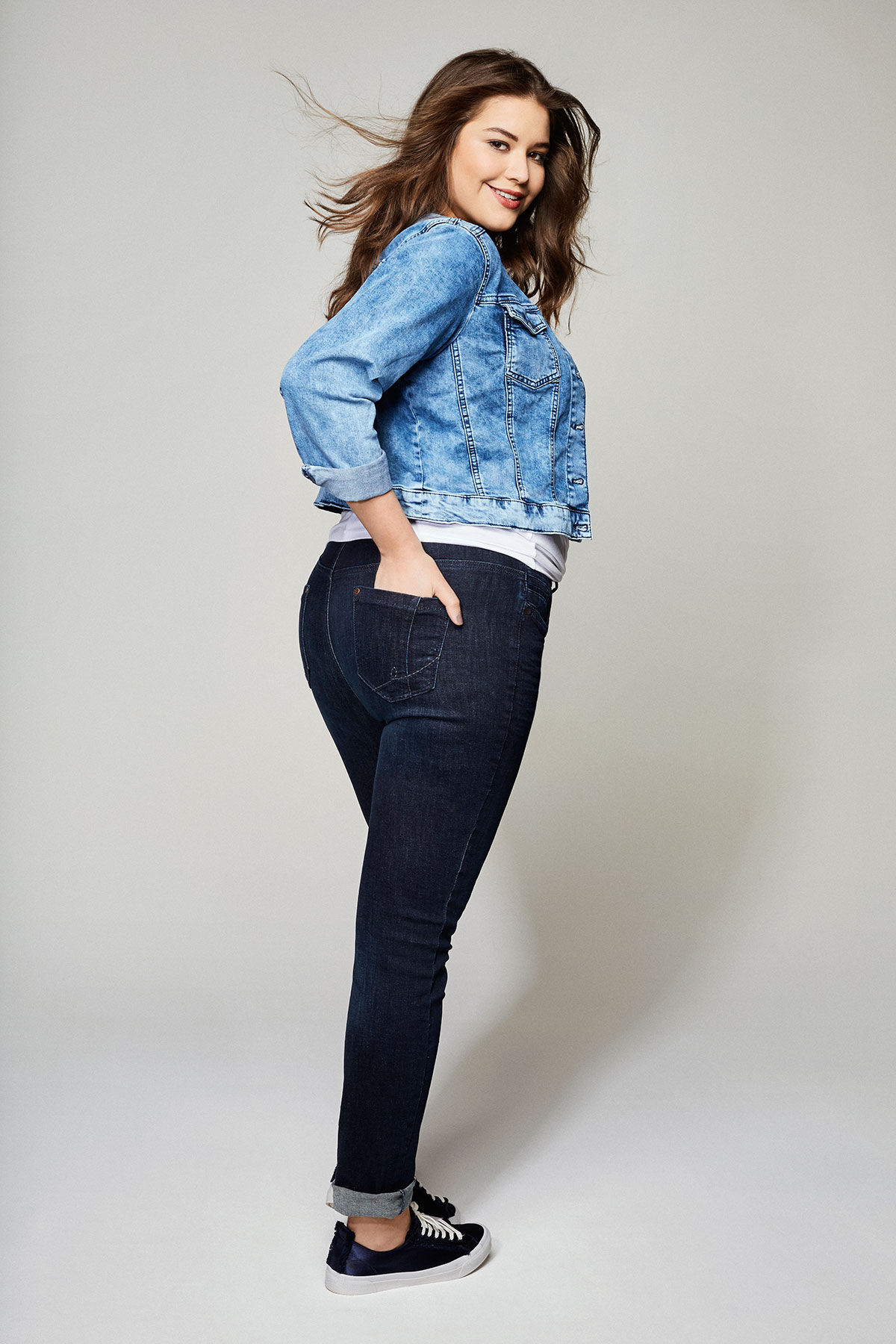 Pantal&oacute;n vaquero pitillo IRIS  image number 3