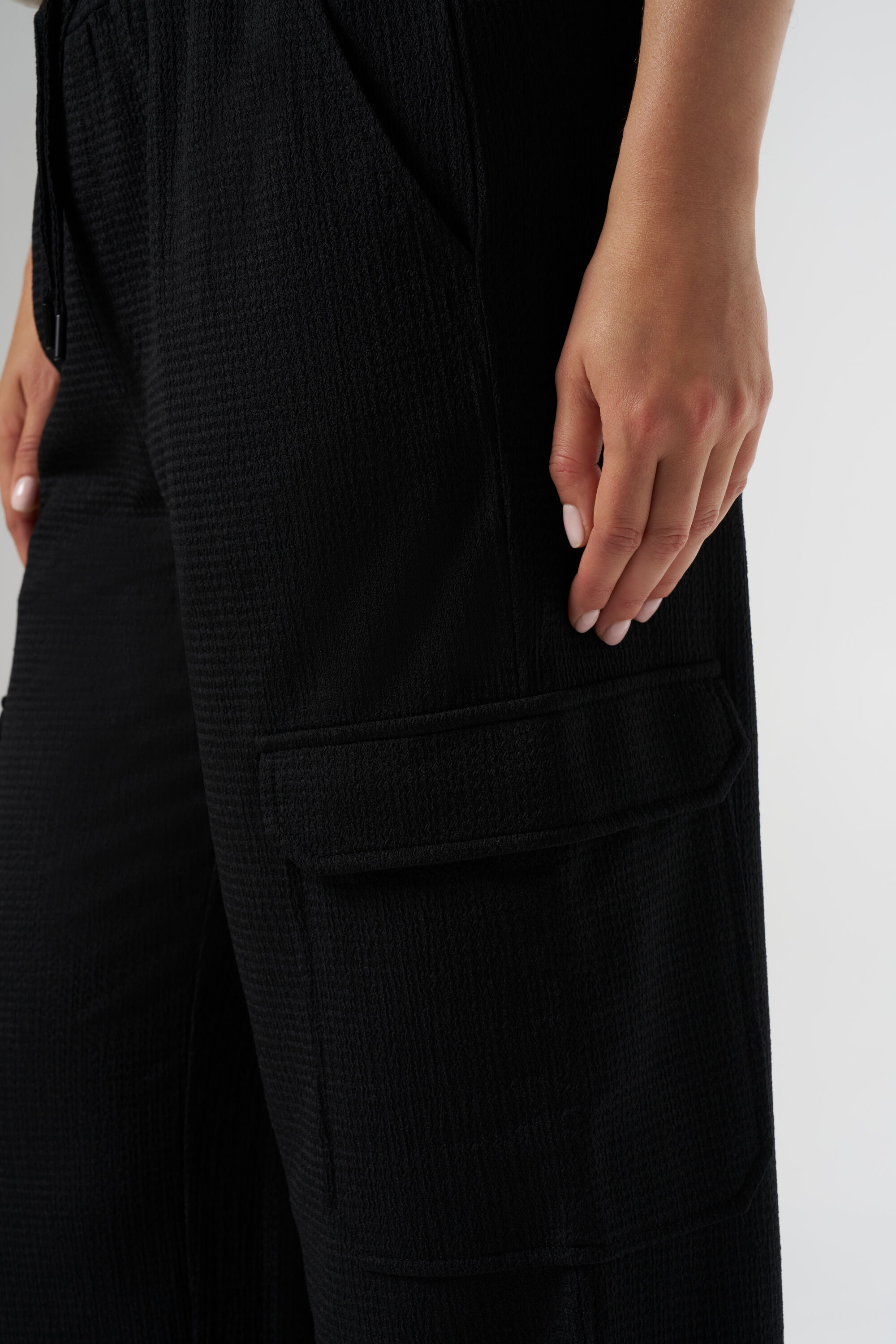 Pantalones cargo  image number 4