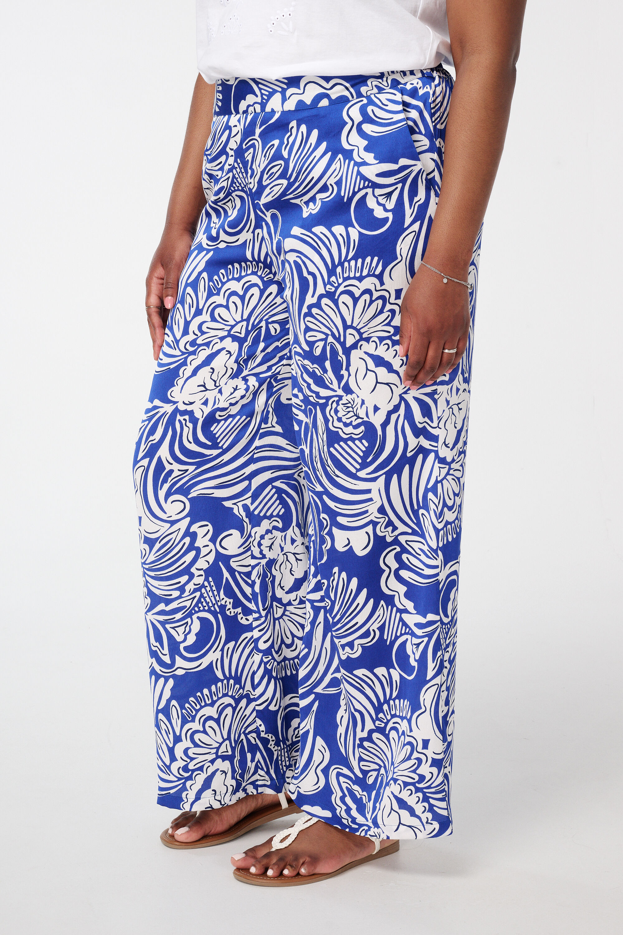 Pantalones con estampado image number 5