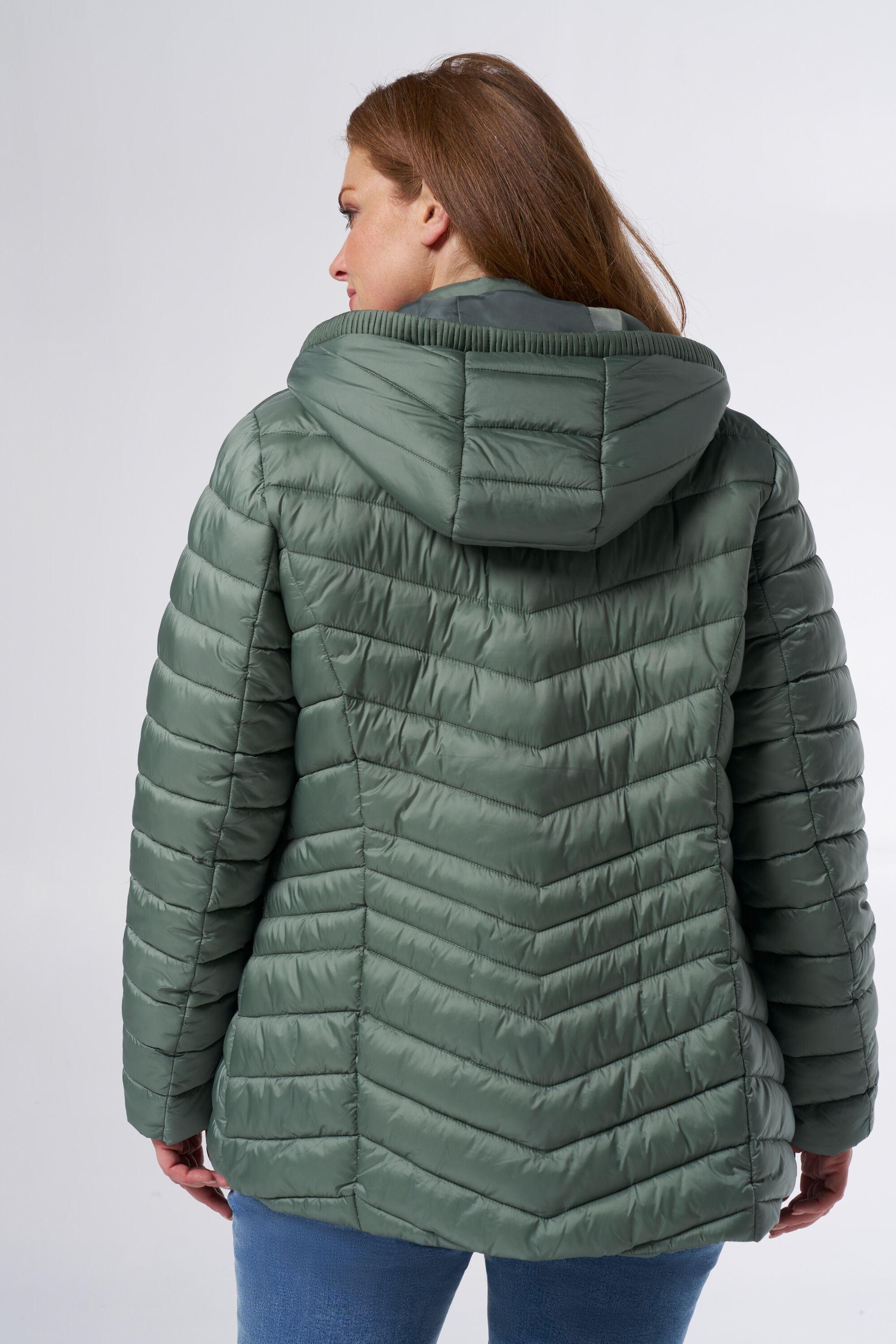 Chaqueta acolchada con capucha  image number 3