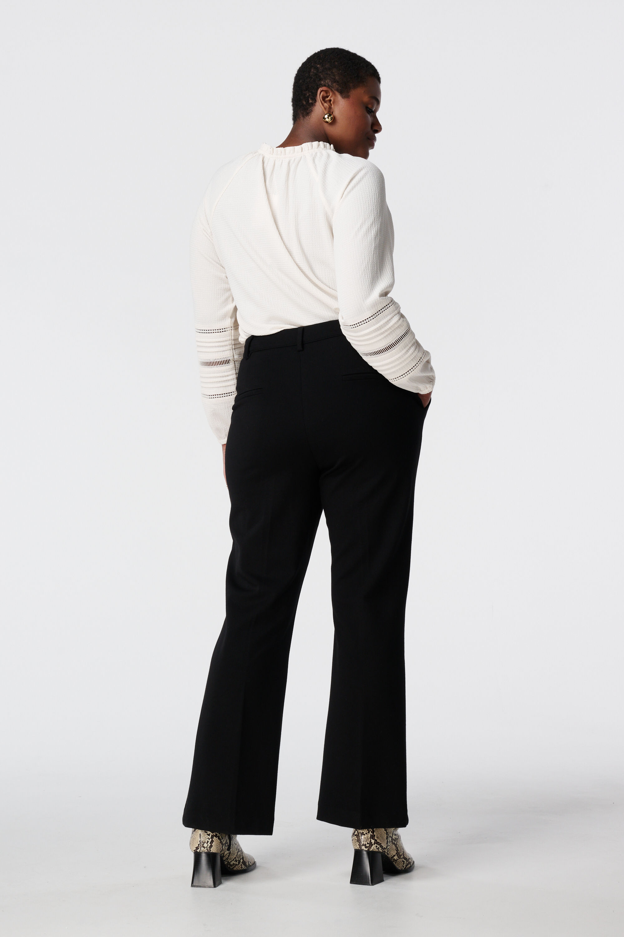 Pantalones con apertura image number 3