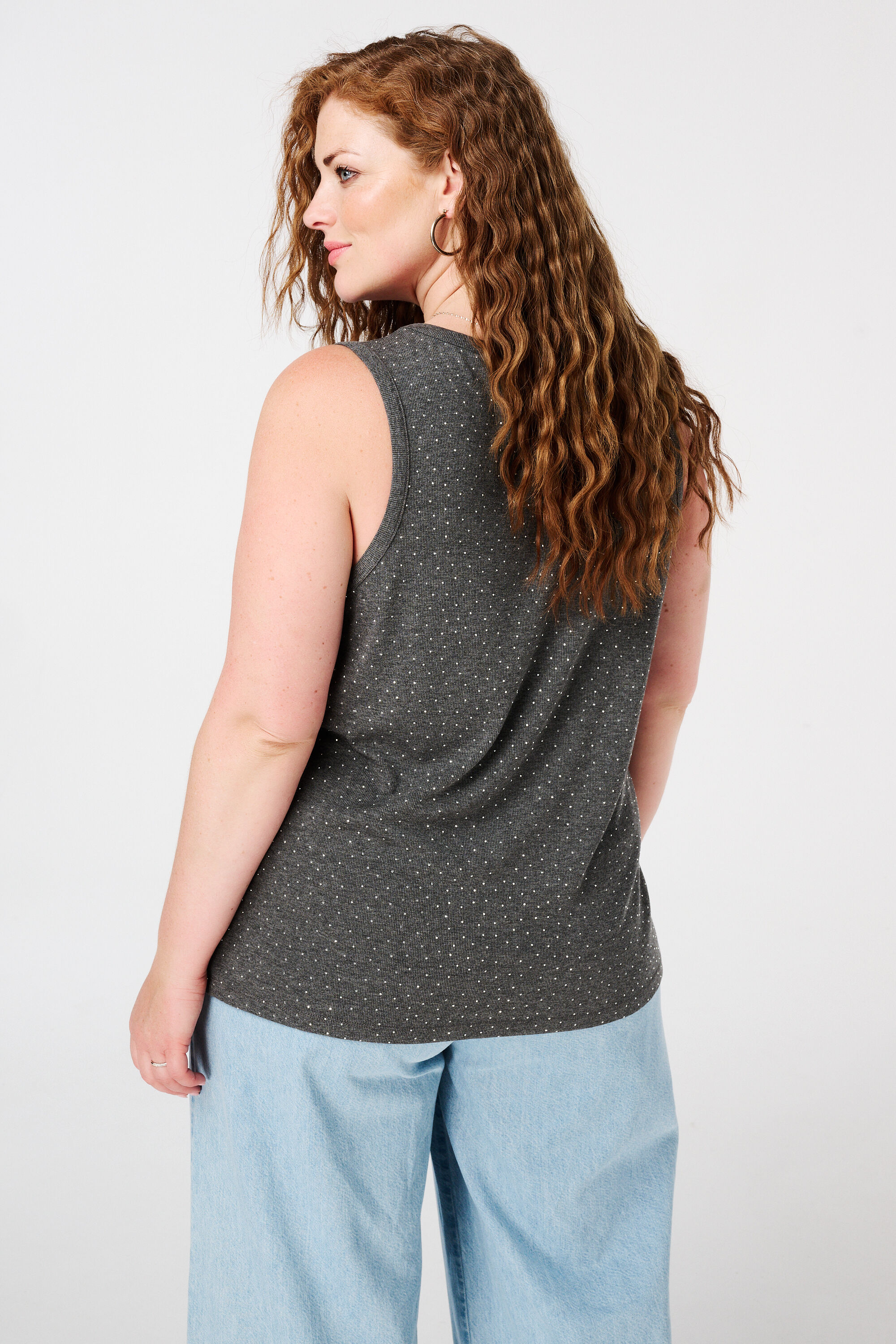 Camiseta sin mangas con brillantes image number 3