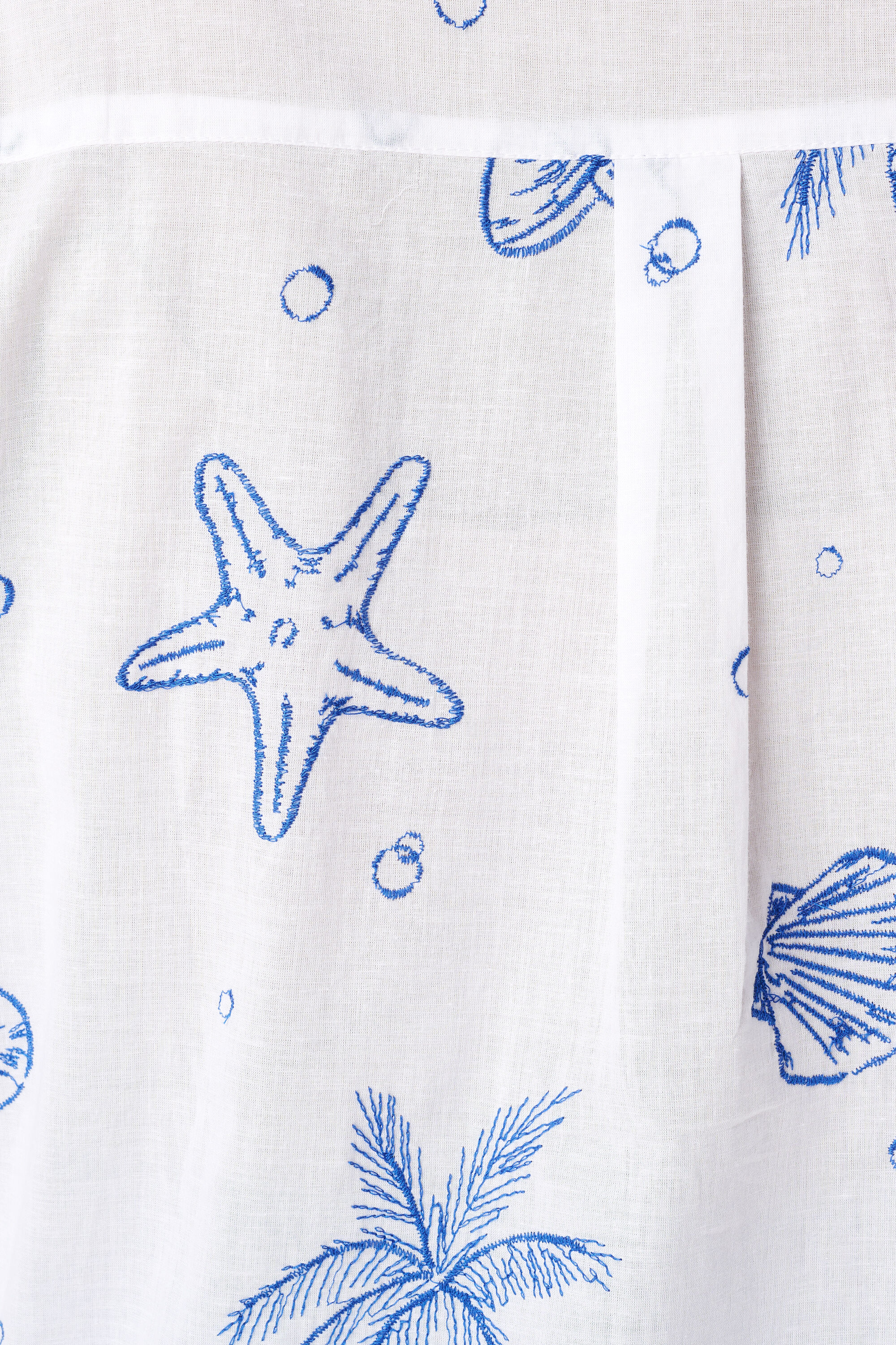 Blusa con estampado tropical image number 6