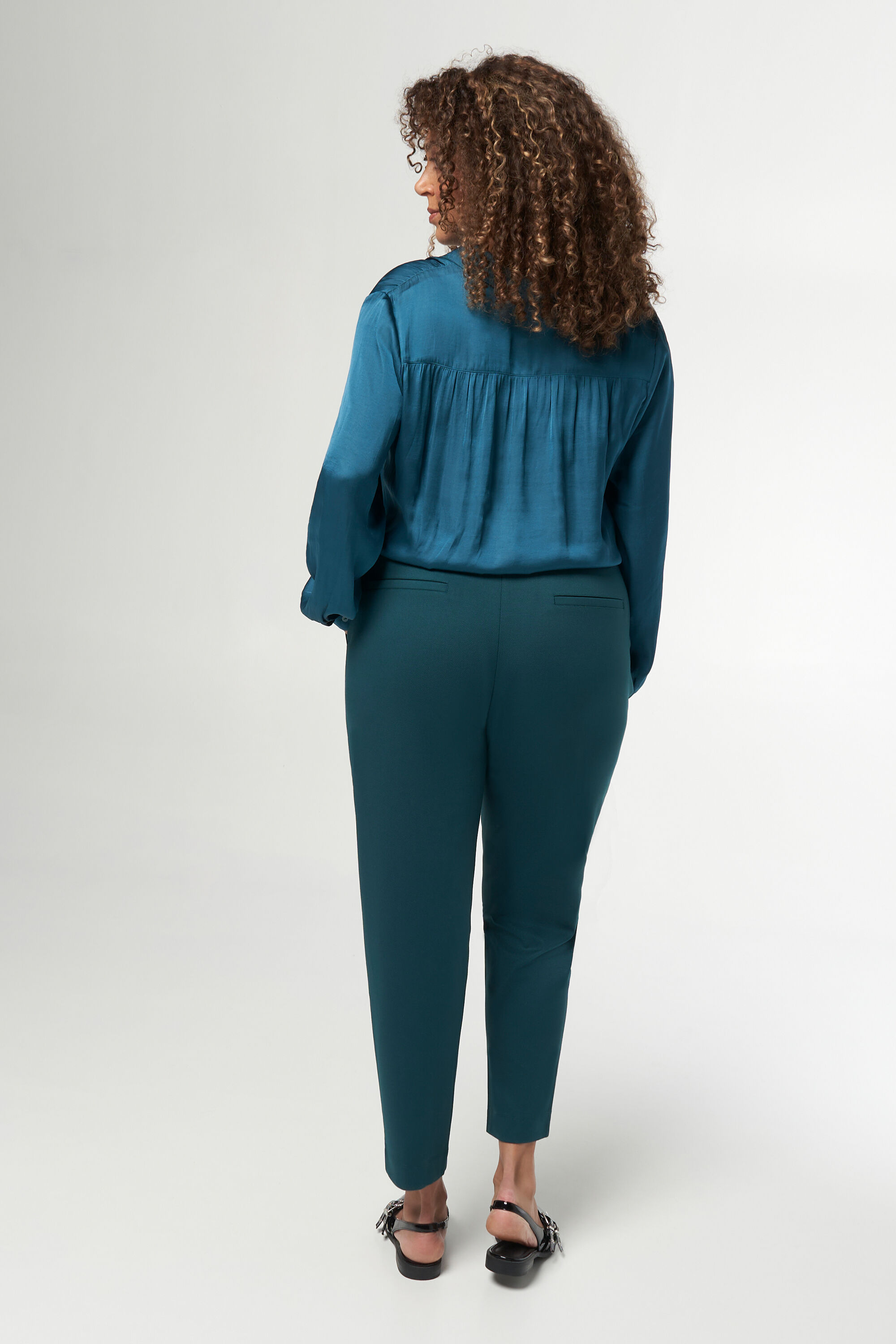 Pantal&oacute;n con cord&oacute;n image number 3