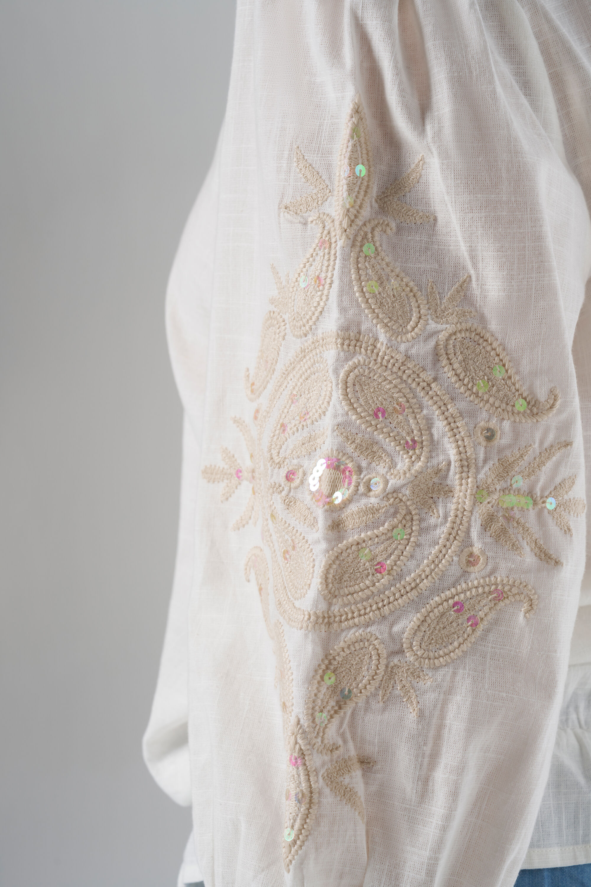 Blusa de algod&oacute;n con lentejuelas image number 4