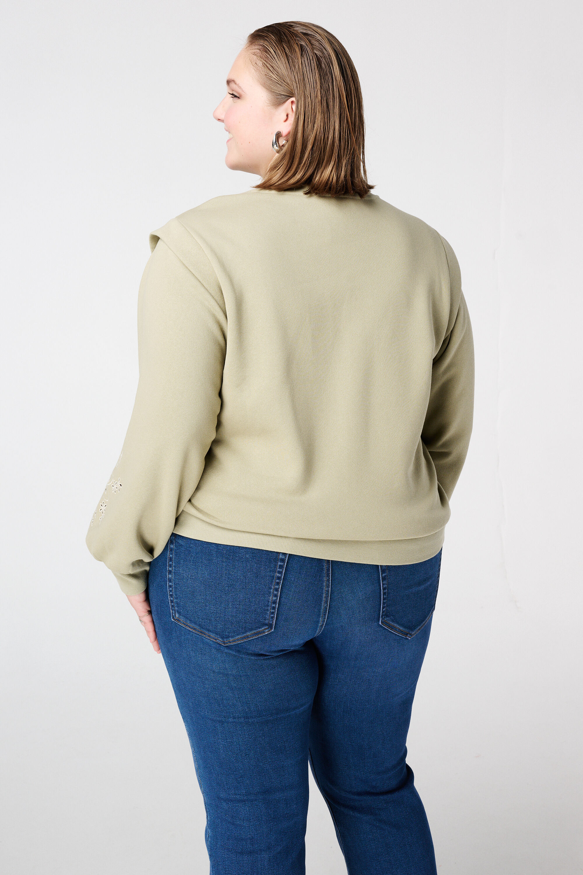 Sudadera con bordado calado image number 3