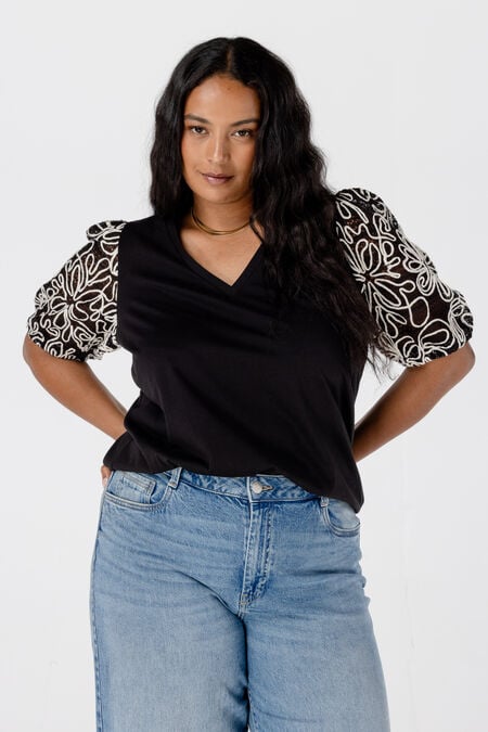 Top con mangas bordadas Top con mangas bordadas