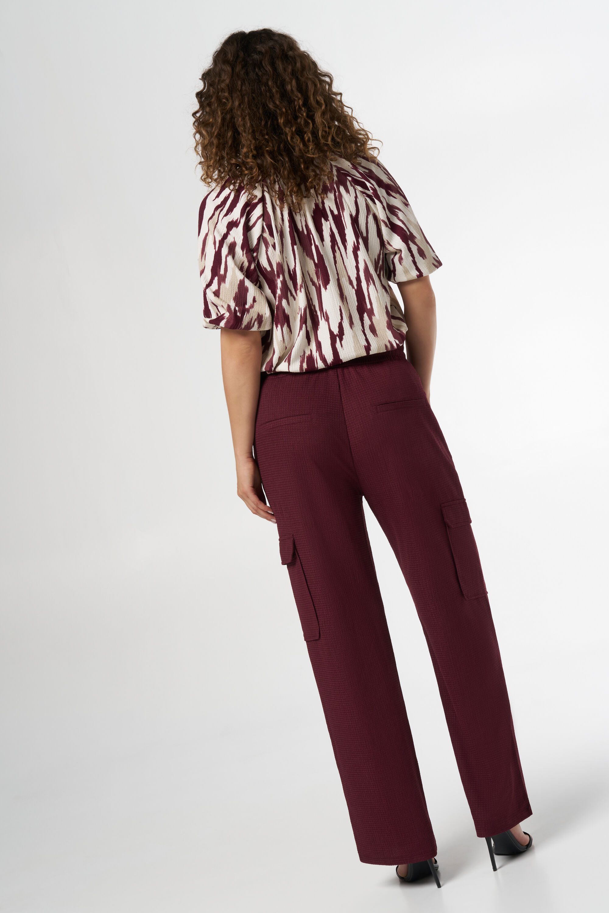 Pantalones cargo  image number 3