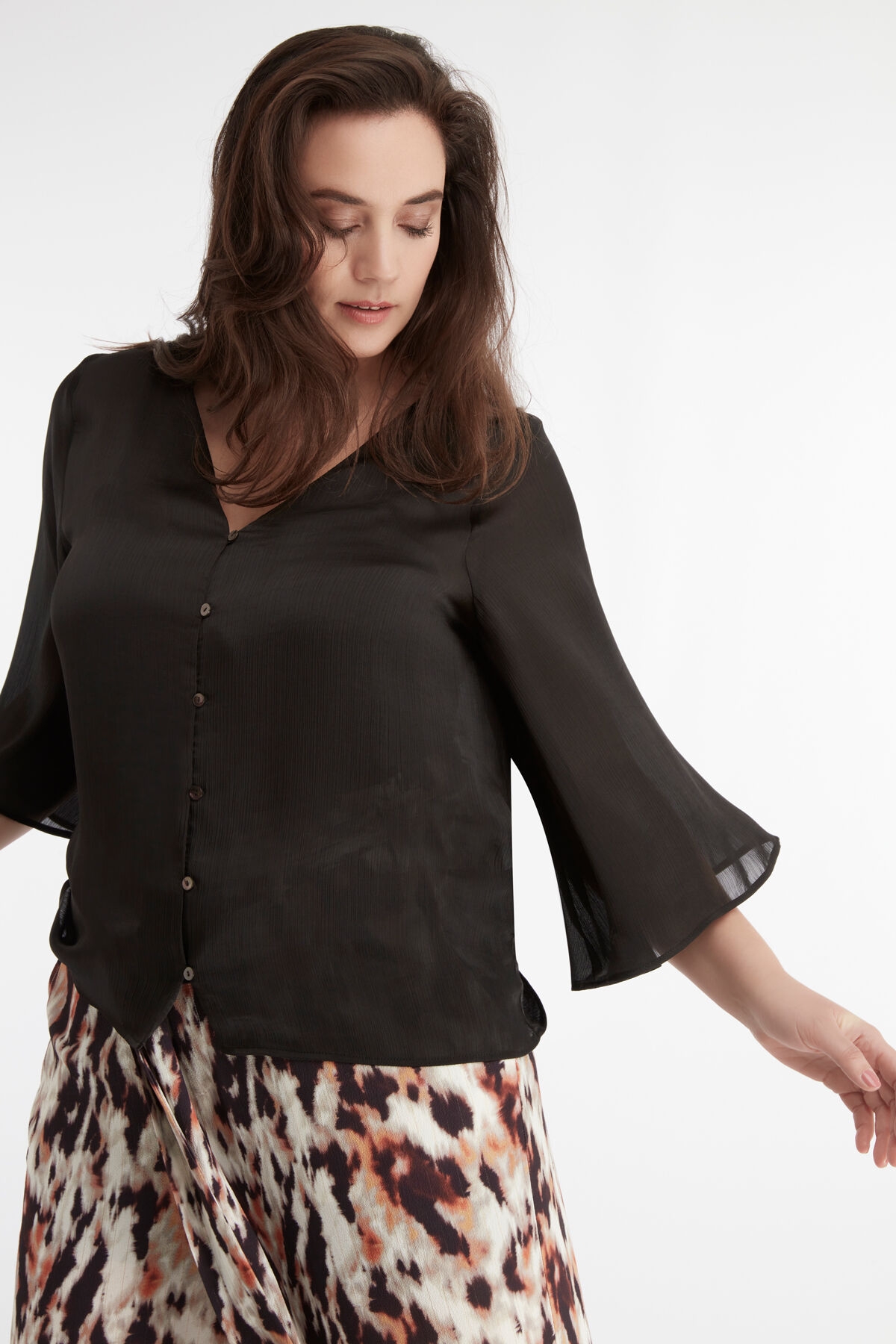 Blusa negra image number 5