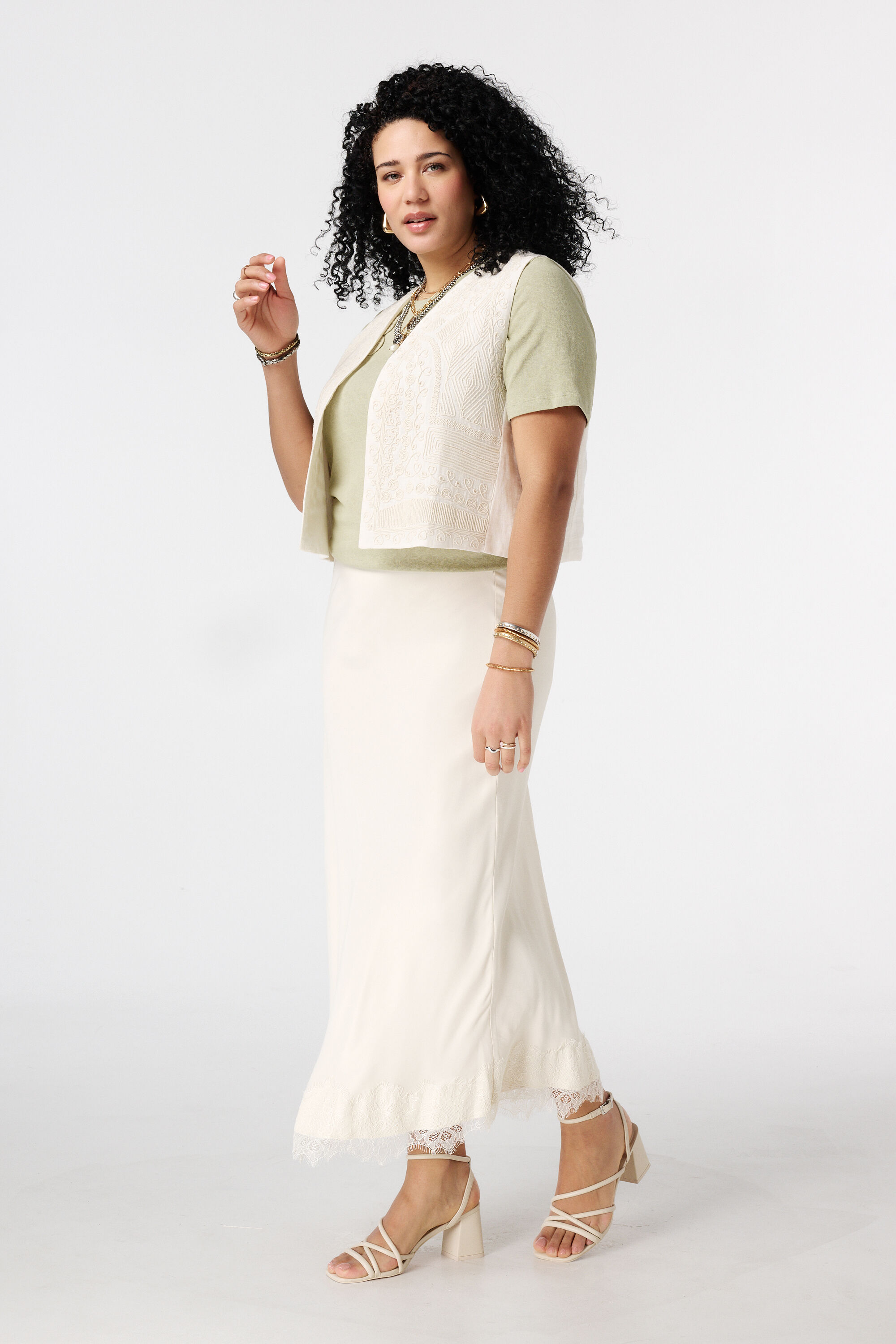 Chaleco con bordado image number 5