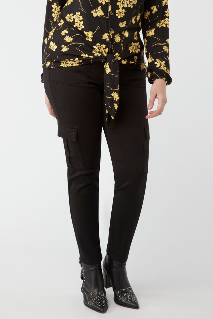 Pantalones tipo cargo image number 5