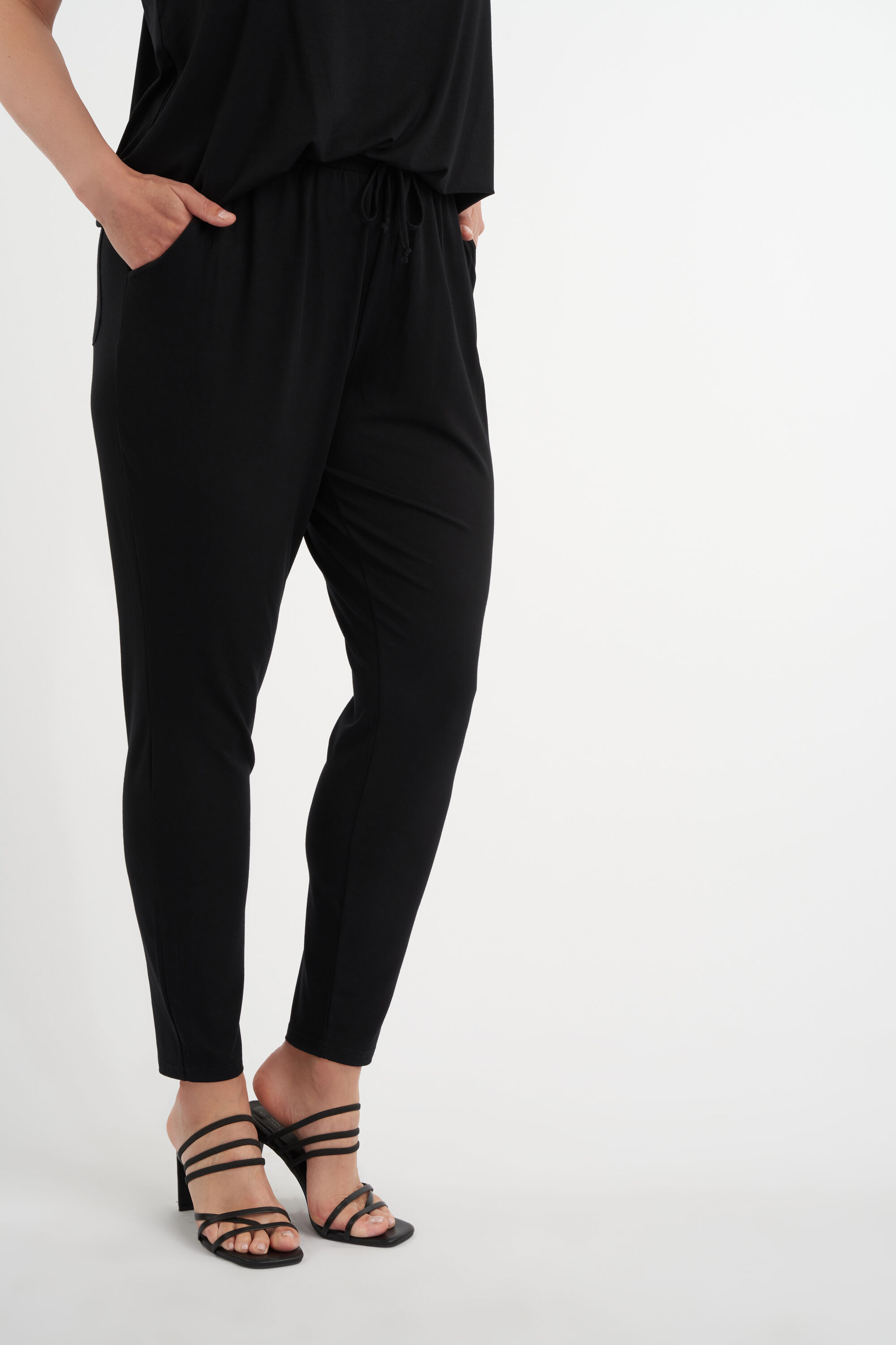 Pantalones holgados  image number 5