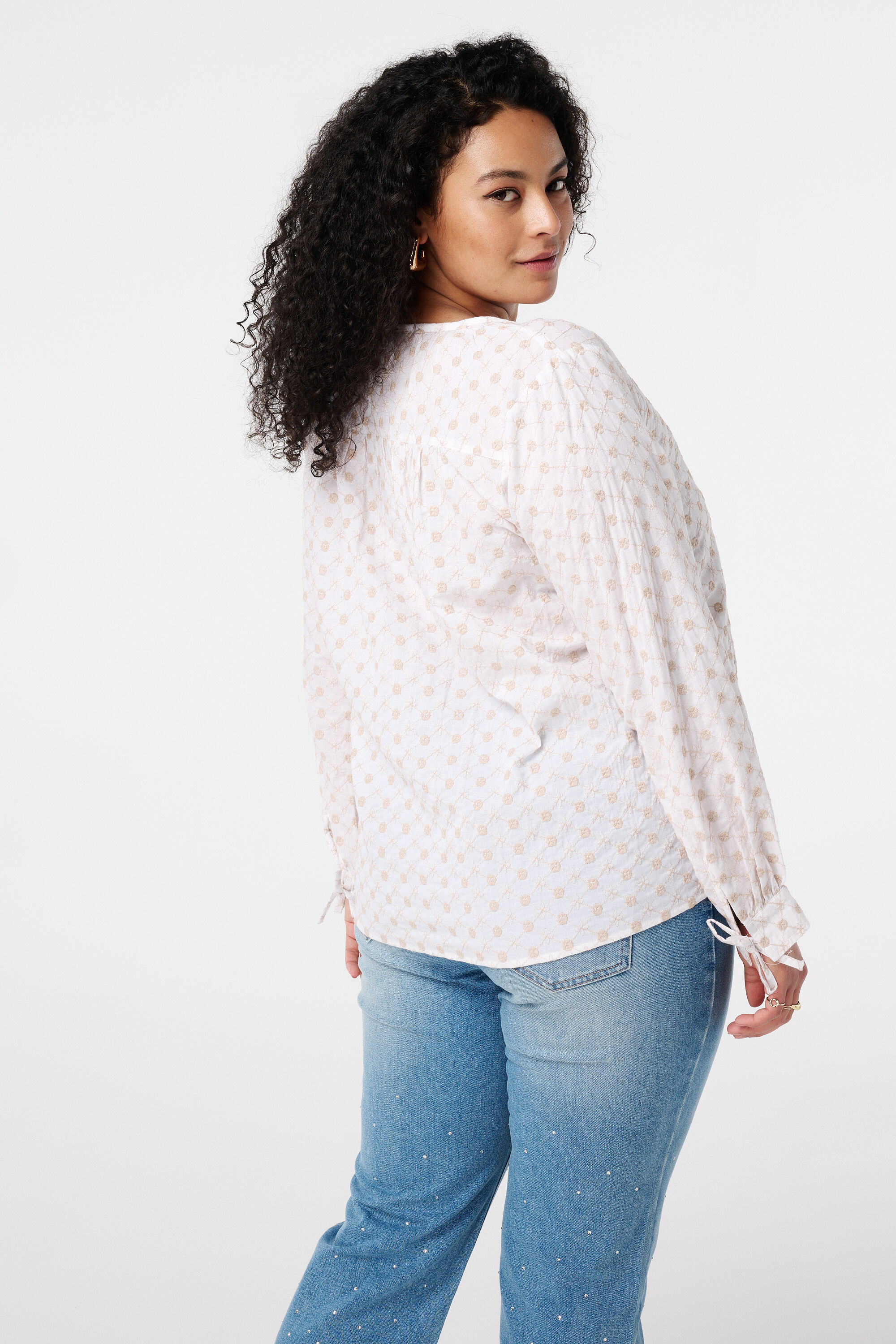 Blusa con bordado image number 3