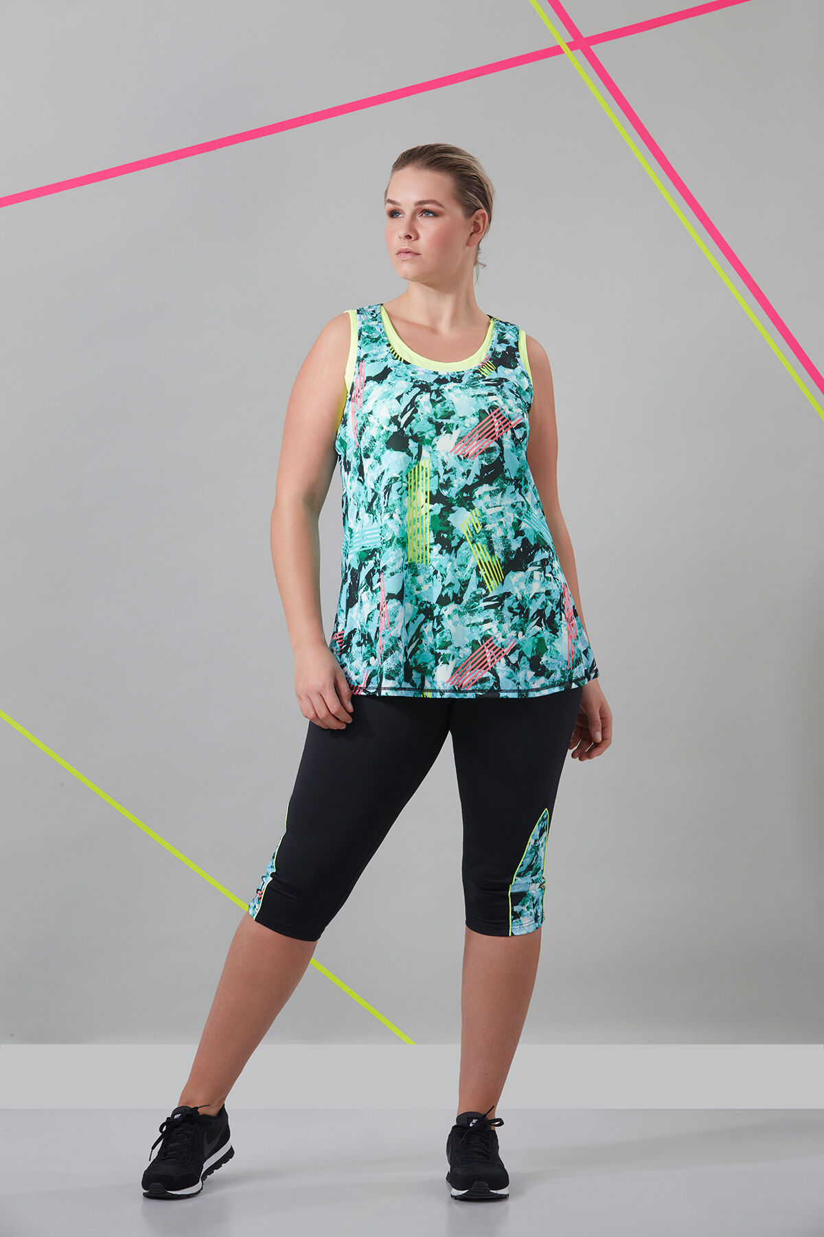 Leggings deportivos de tres cuartos image number 3
