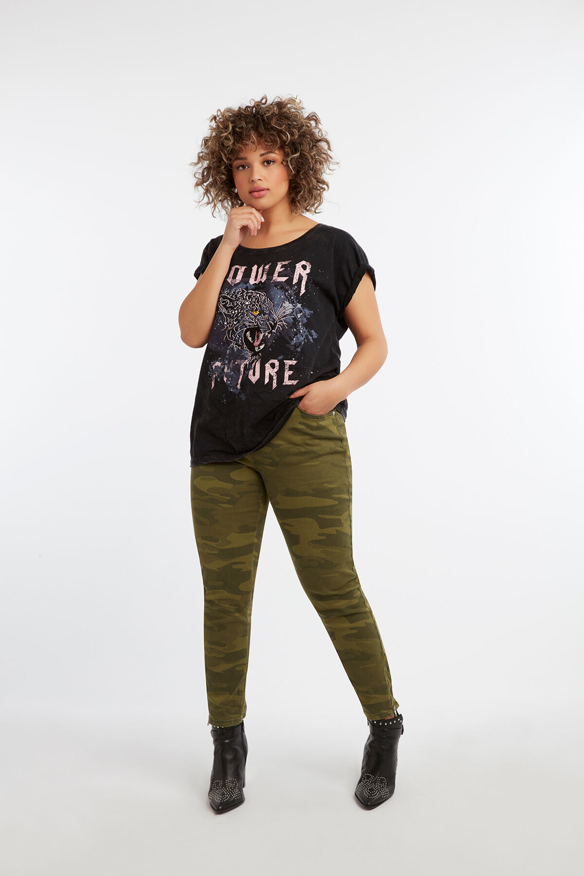 Camiseta estampada con mangas de lentejuelas image number 3