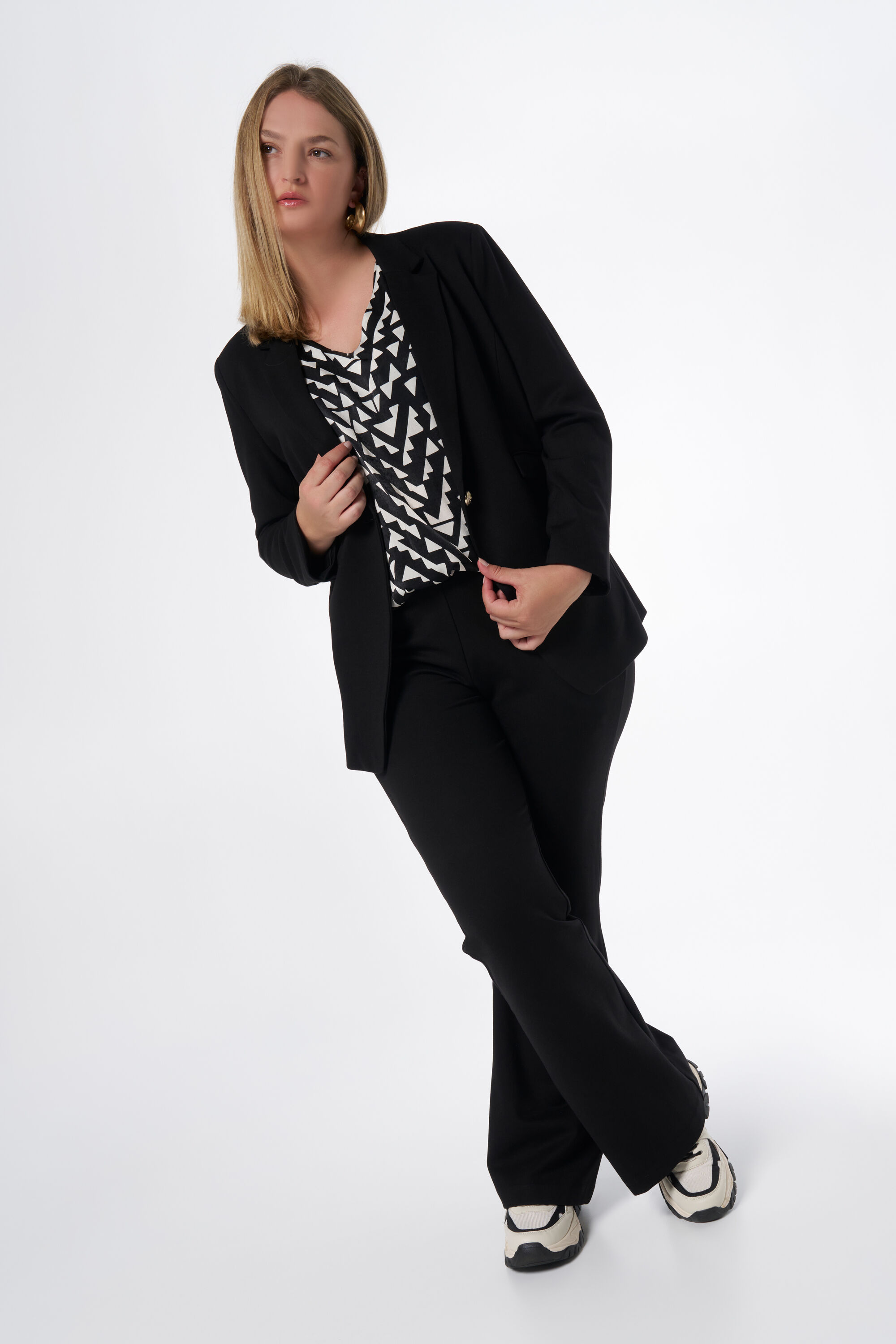 Chaleco con botones dorados image number 5