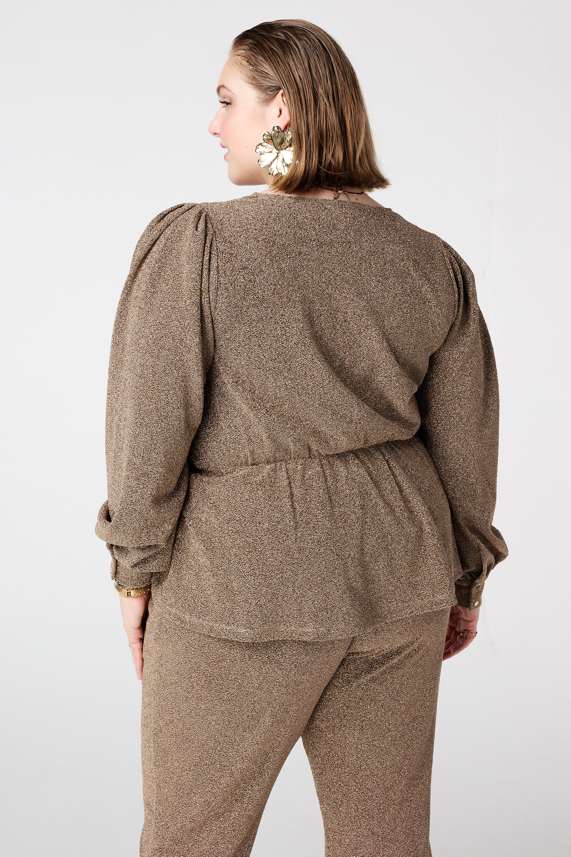 Top brillante con efecto cruzado image number 3