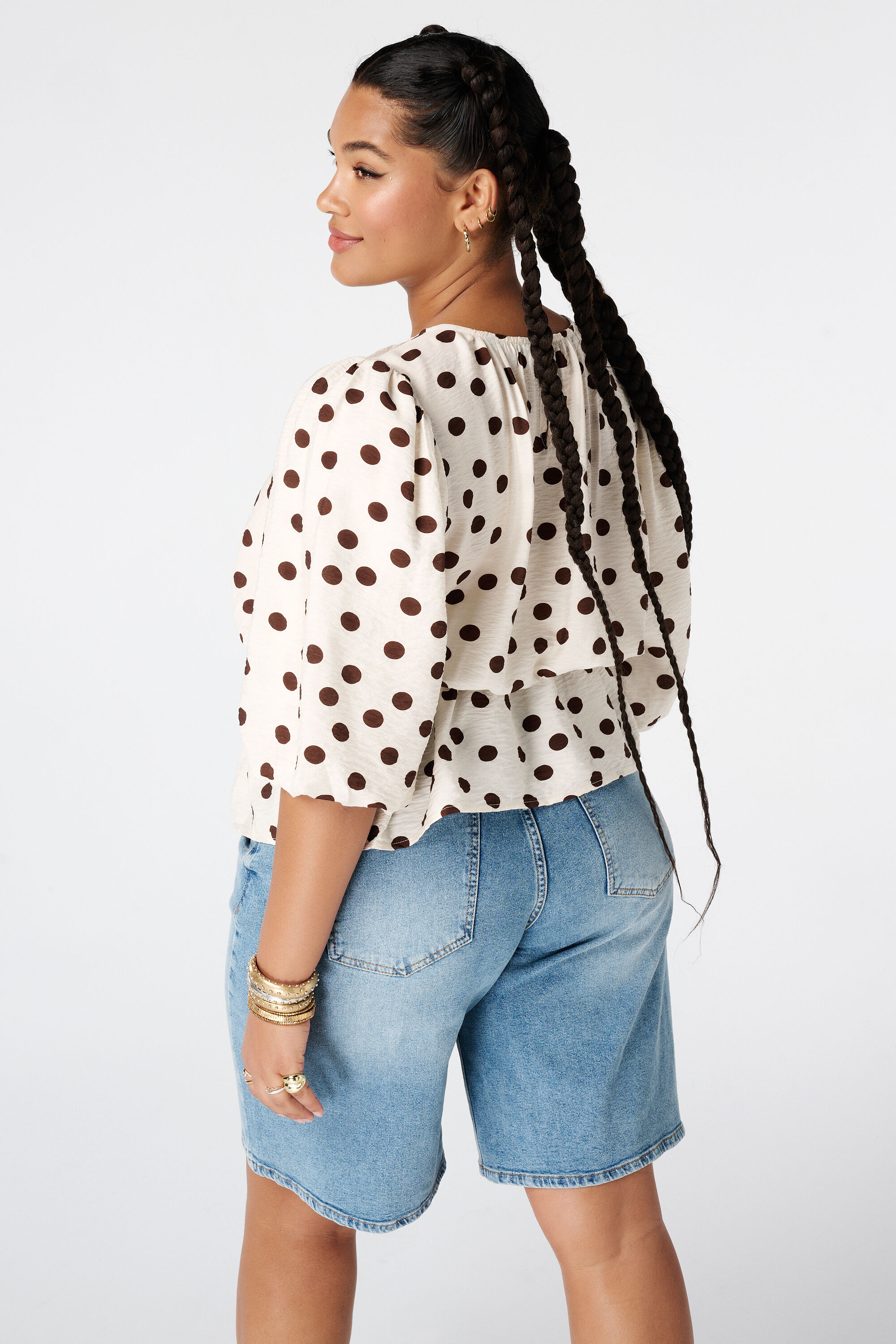 Blusa entallada con estampado de lunares image number 3