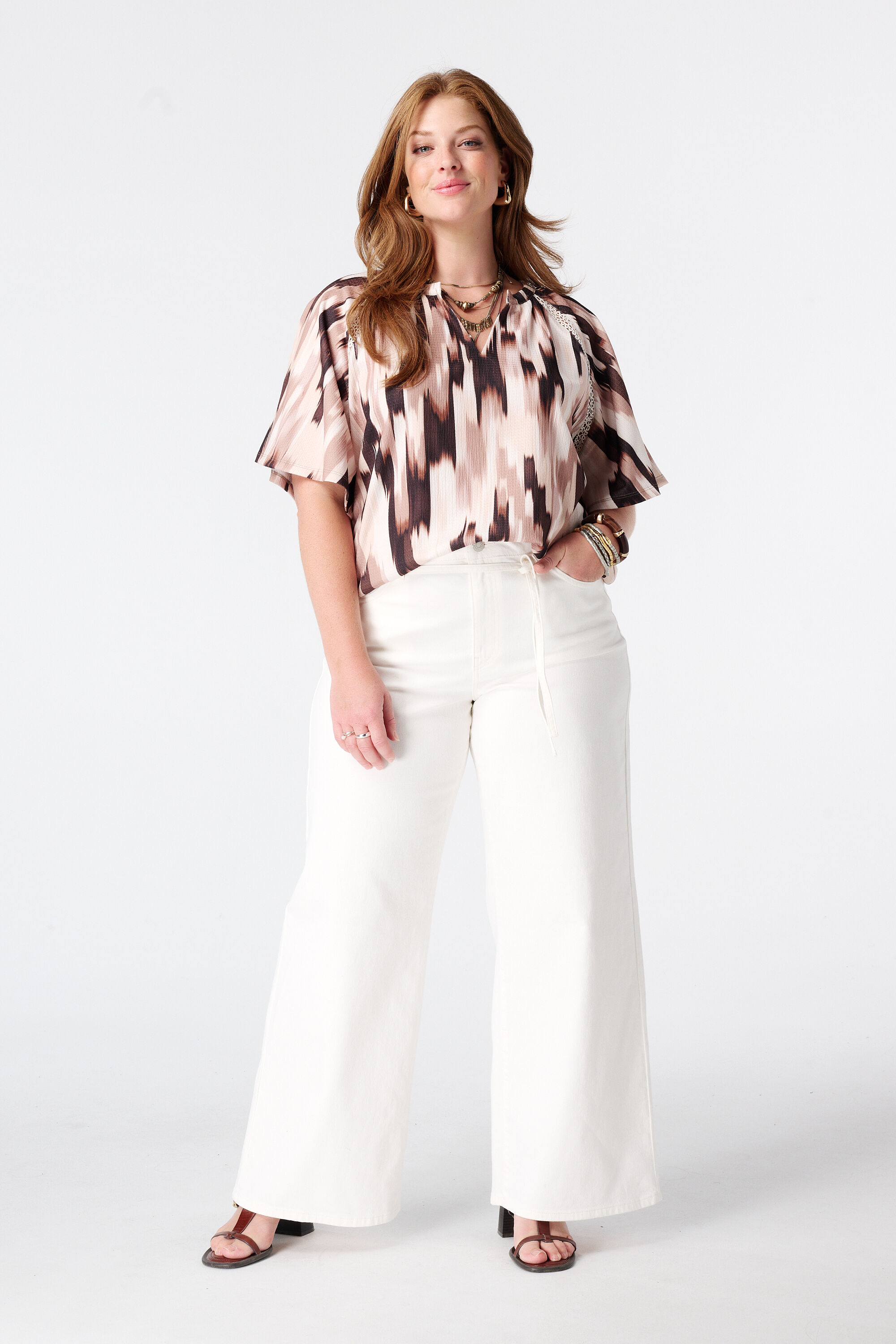 Top con estampado y escote en V image number 5
