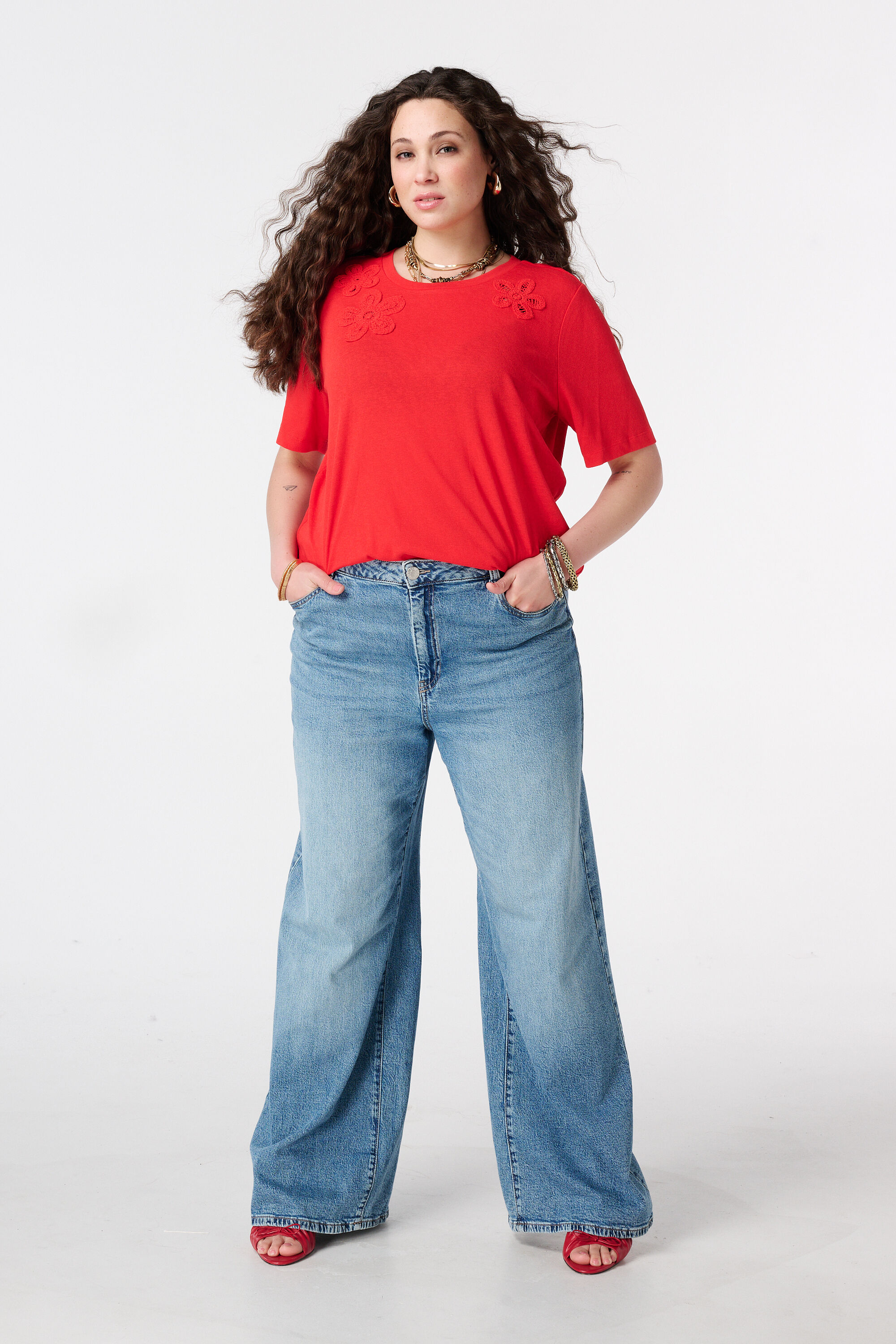 Camiseta con corazones 3D image number 5