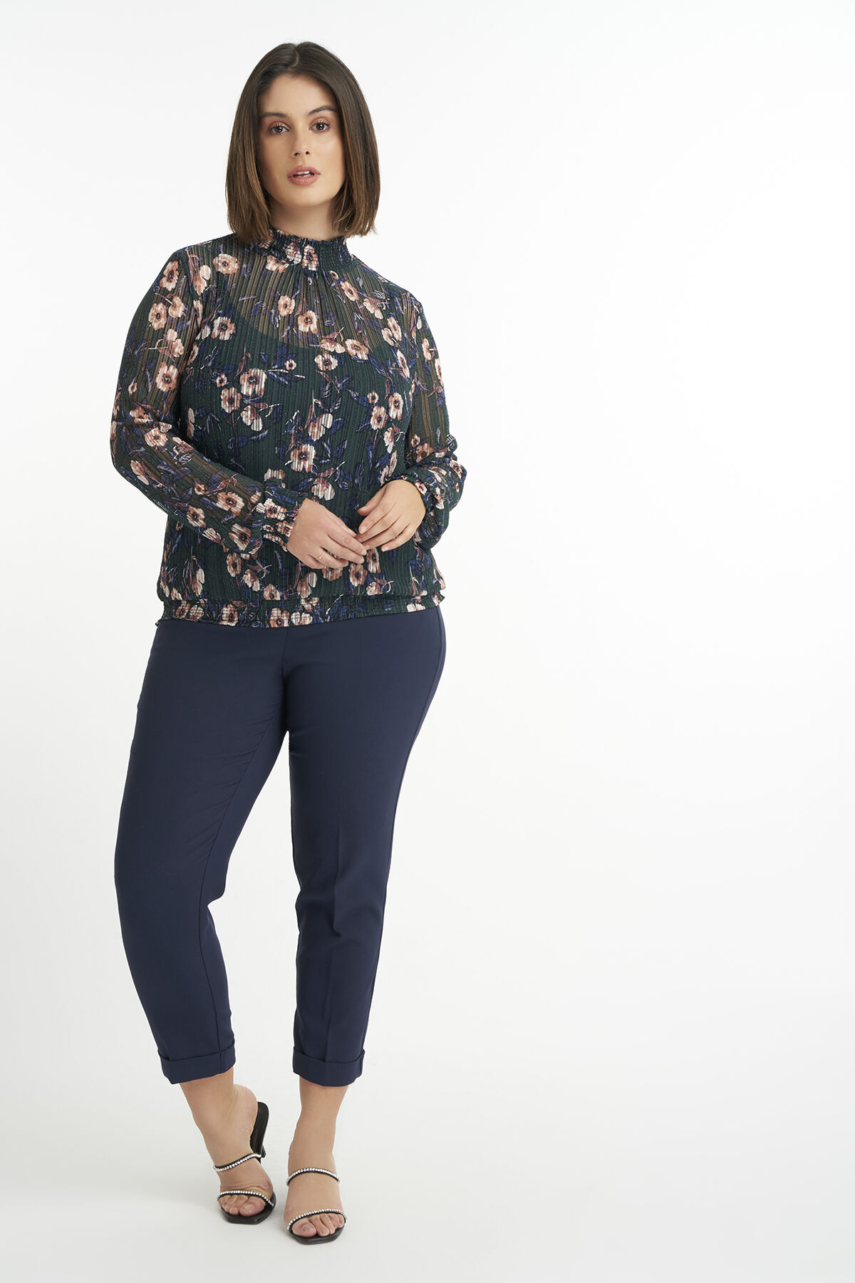 Blusa de cuello alto image number 5