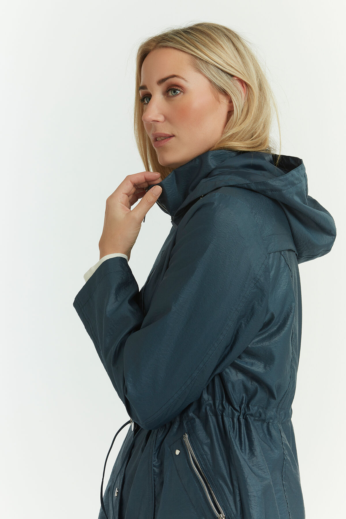 Abrigo de entretiempo con capucha desmontable image number 3