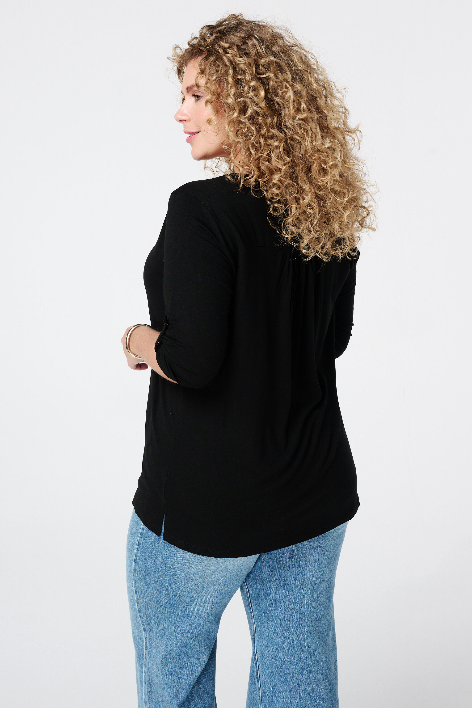 Top con cuello en V y botones image number 3