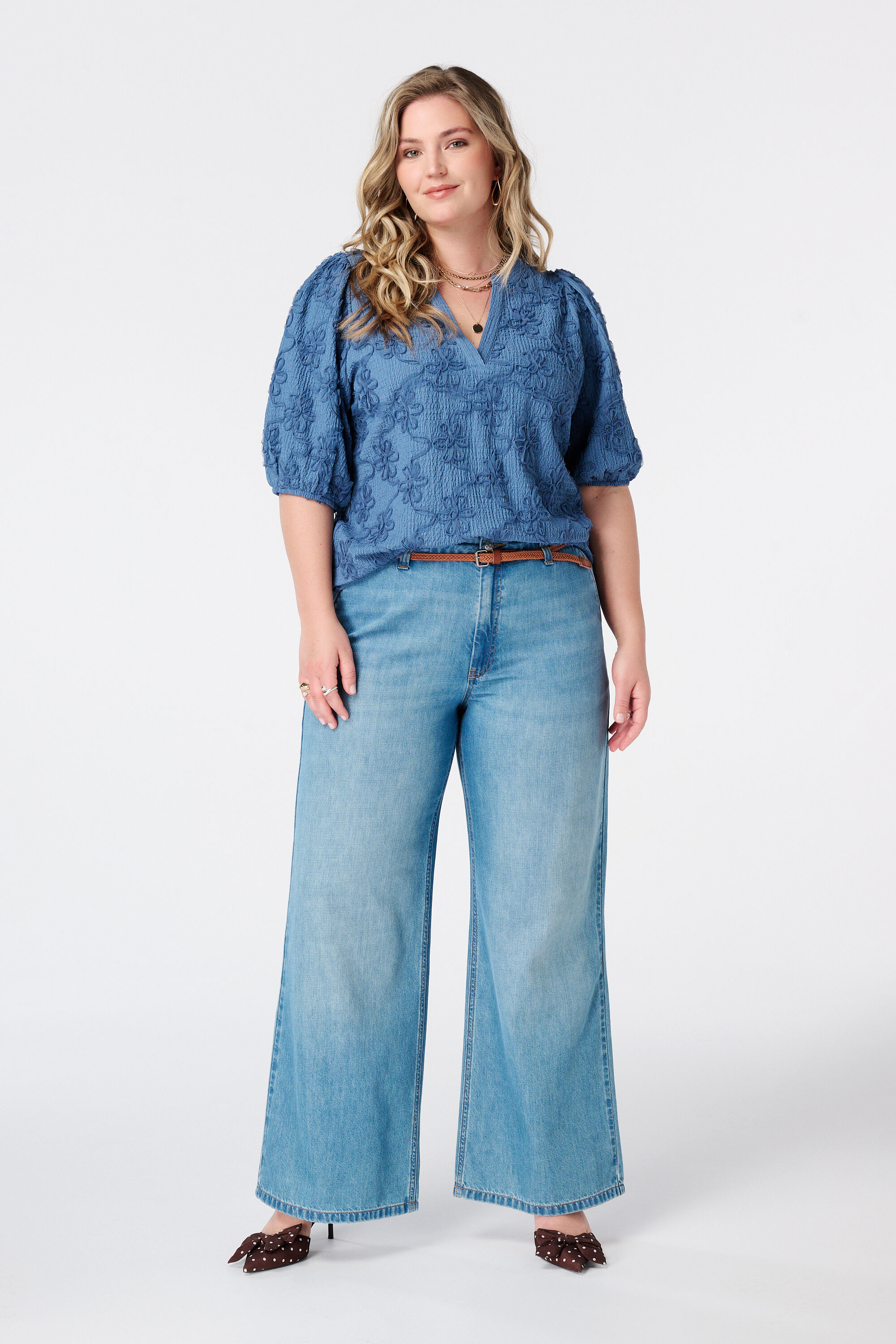 Vaquero wide leg con cintur&oacute;n