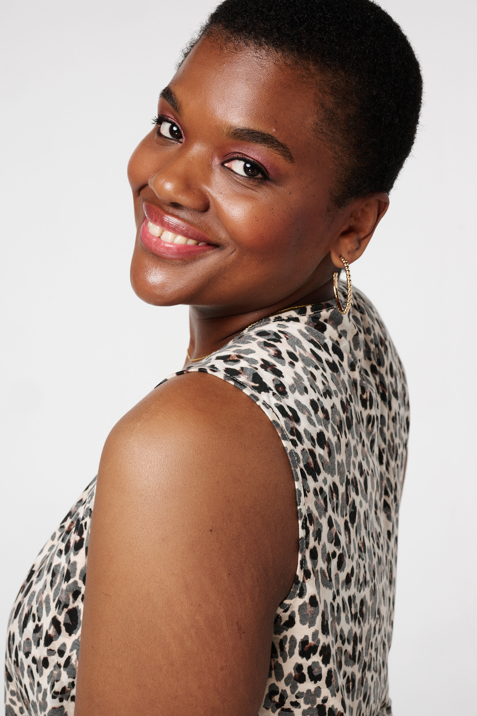 Top ligero con pliegues image number 4