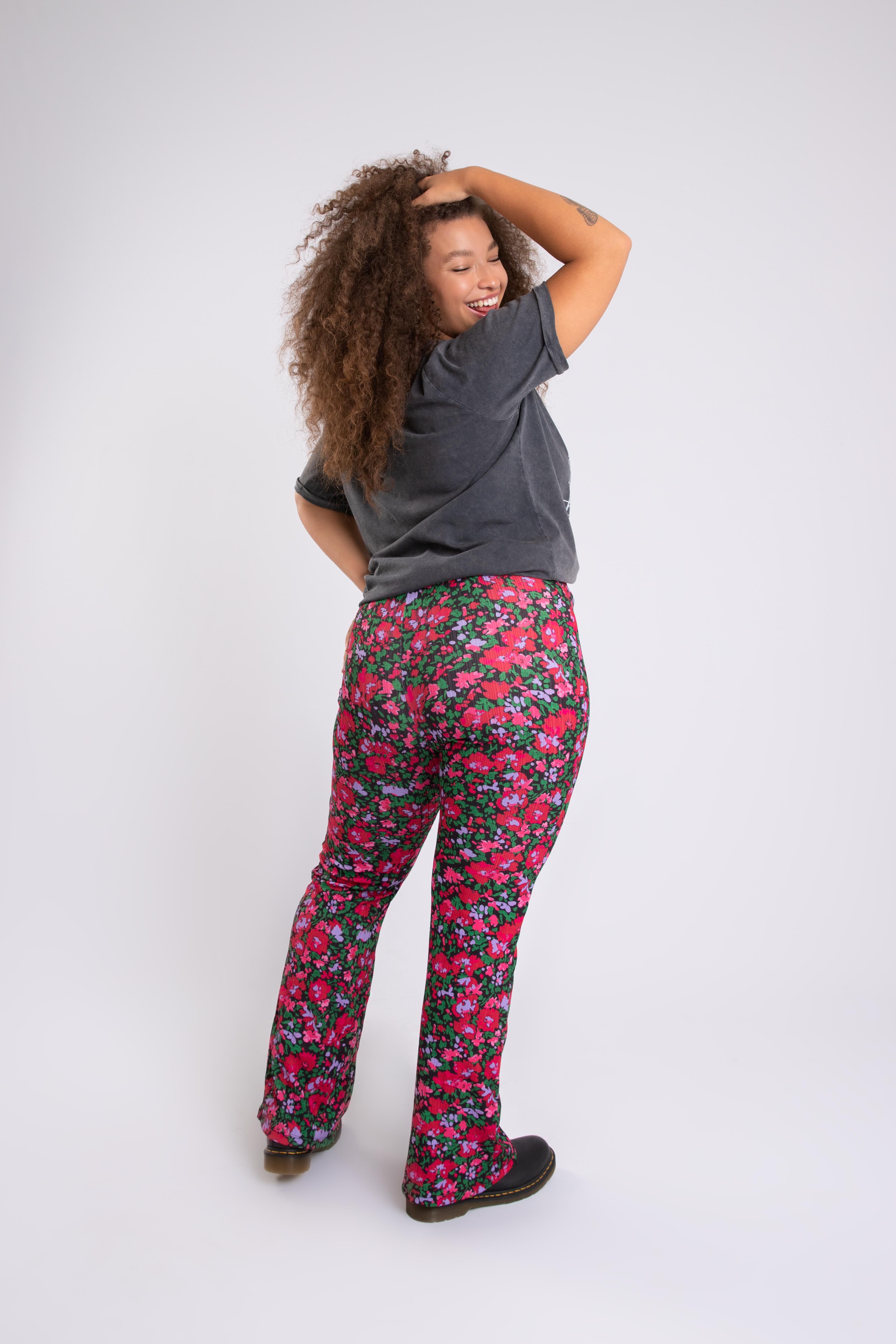 Legging acampanado con estampado  image number 3