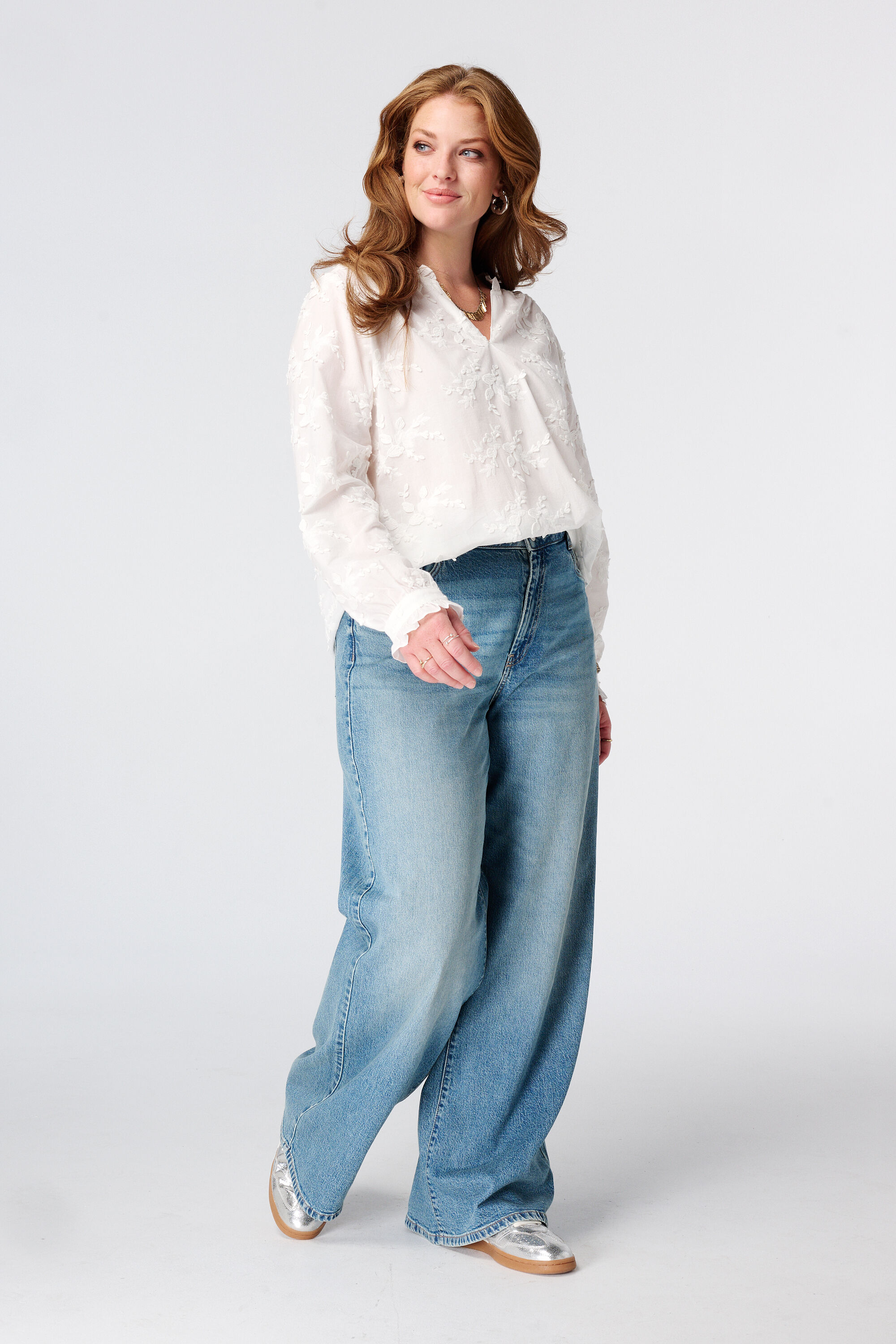 Blusa con bordados image number 5