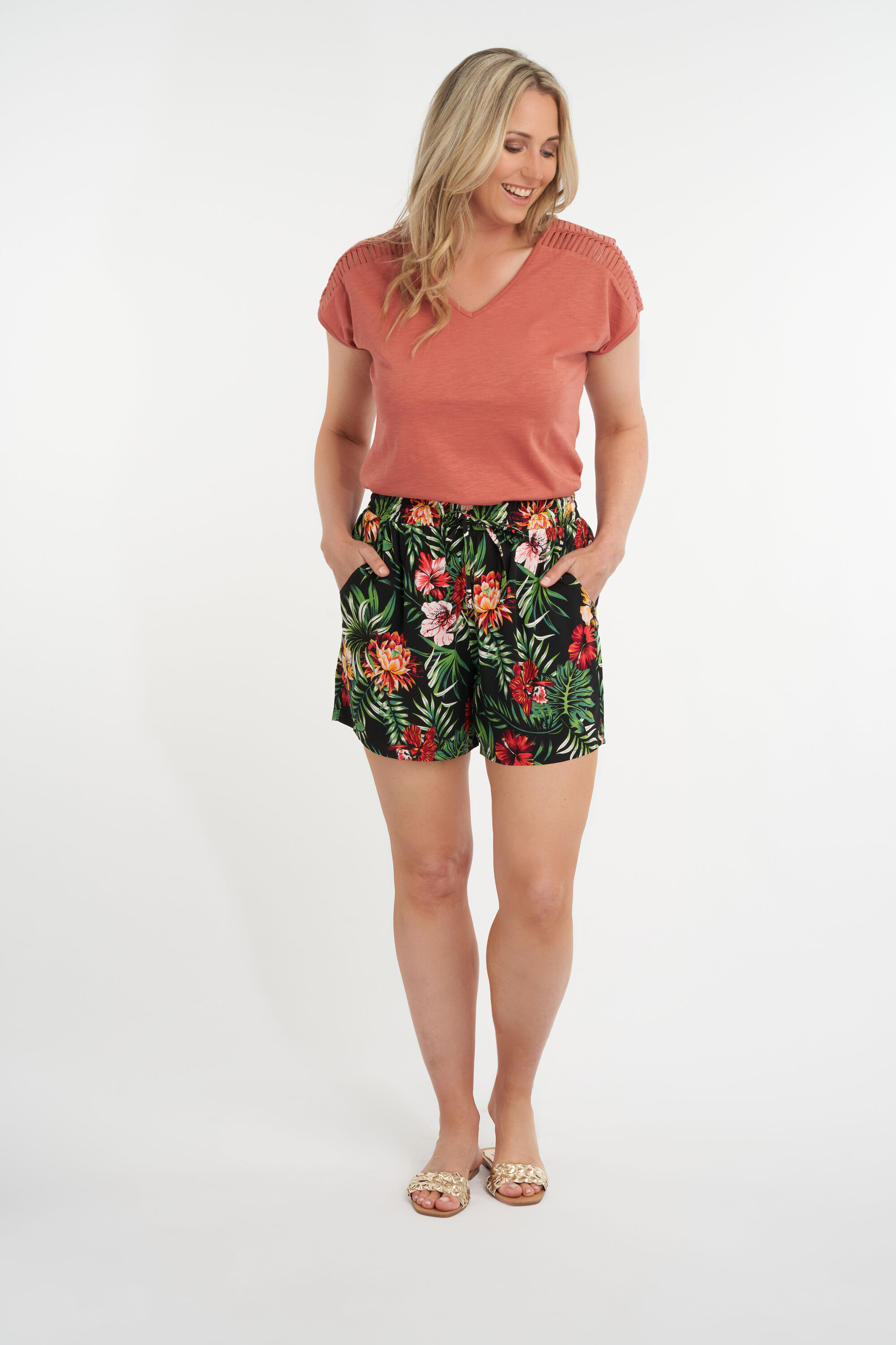 Shorts con cintur&oacute;n de tela image number 5