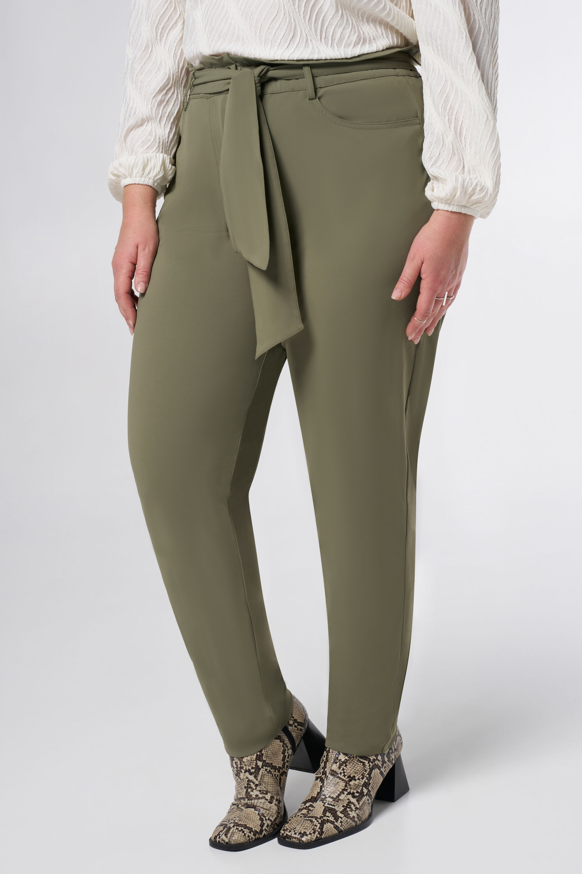 Pantal&oacute;n paperbag el&aacute;stico image number 5