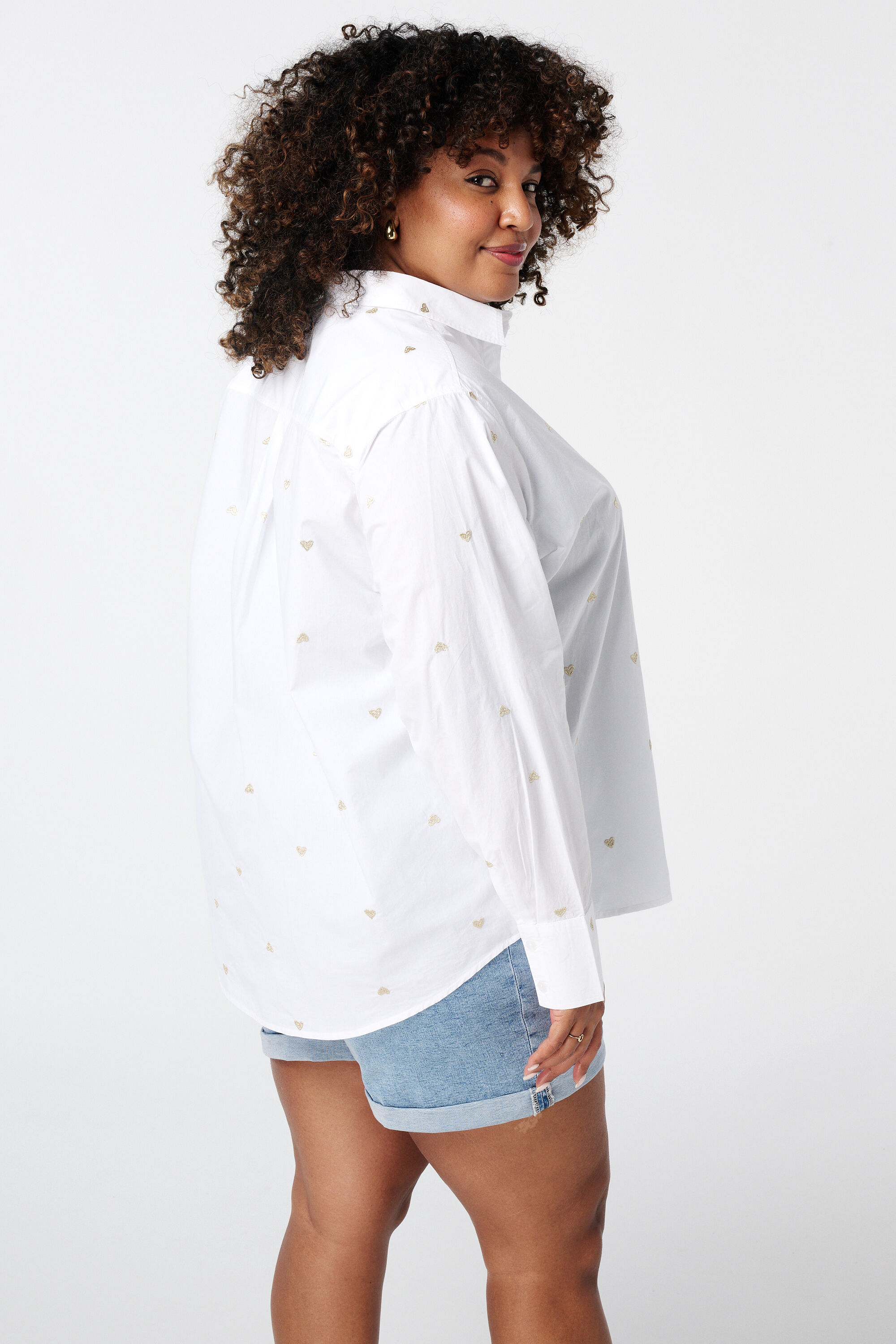 Blusa camisa con corazones  image number 3